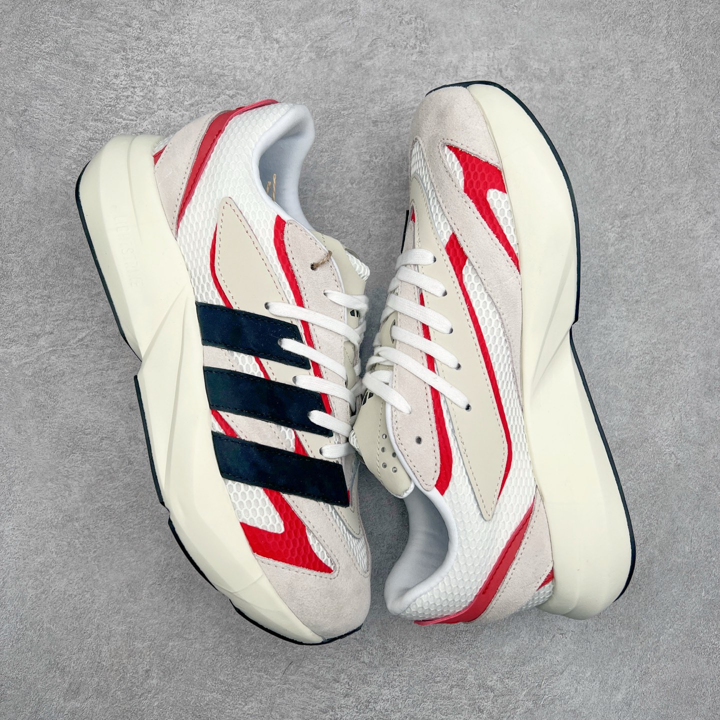 图片[3]-AD LIGHTBLAZE 流光舒适防滑耐磨低帮跑步鞋 JQ9967 前卫的专业跑鞋风格造型，LIGHTBLAZE延续了竞速美学的流线轮廓，保留住了与 AdizeroAdios Pro Evo 1相类似厚底理念和「宽三道杠」的视觉元素。尺码：36 36.5 37.5 38 38.5 39 40 40.5 41 42 42.5 43 44 44.5 45-选品中心