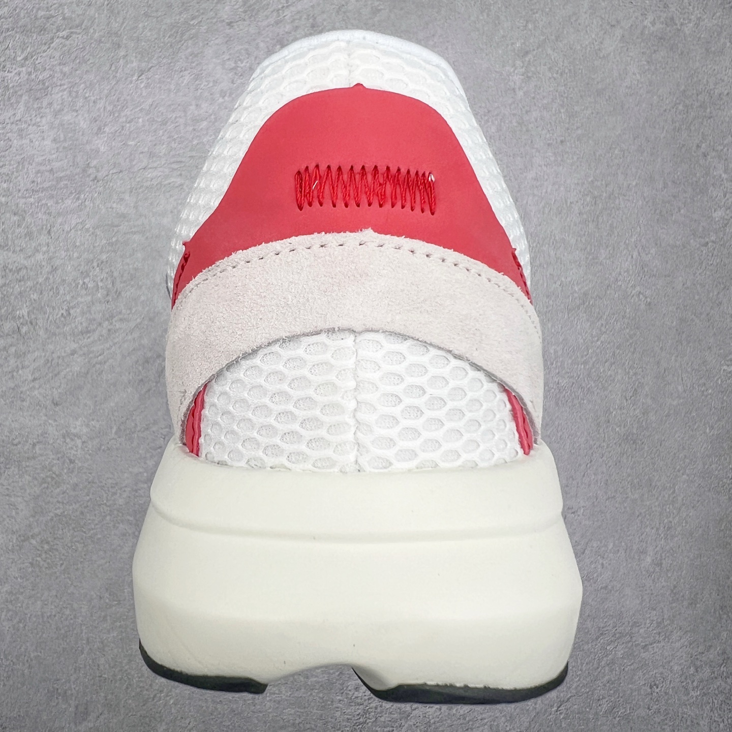 图片[8]-AD LIGHTBLAZE 流光舒适防滑耐磨低帮跑步鞋 JQ9967 前卫的专业跑鞋风格造型，LIGHTBLAZE延续了竞速美学的流线轮廓，保留住了与 AdizeroAdios Pro Evo 1相类似厚底理念和「宽三道杠」的视觉元素。尺码：36 36.5 37.5 38 38.5 39 40 40.5 41 42 42.5 43 44 44.5 45-选品中心