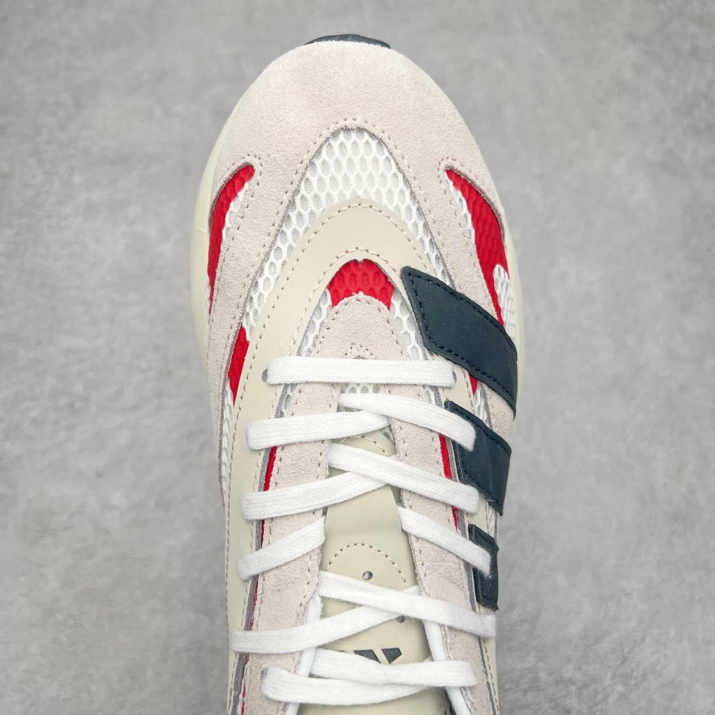 图片[4]-AD LIGHTBLAZE 流光舒适防滑耐磨低帮跑步鞋 JQ9967 前卫的专业跑鞋风格造型，LIGHTBLAZE延续了竞速美学的流线轮廓，保留住了与 AdizeroAdios Pro Evo 1相类似厚底理念和「宽三道杠」的视觉元素。尺码：36 36.5 37.5 38 38.5 39 40 40.5 41 42 42.5 43 44 44.5 45-选品中心