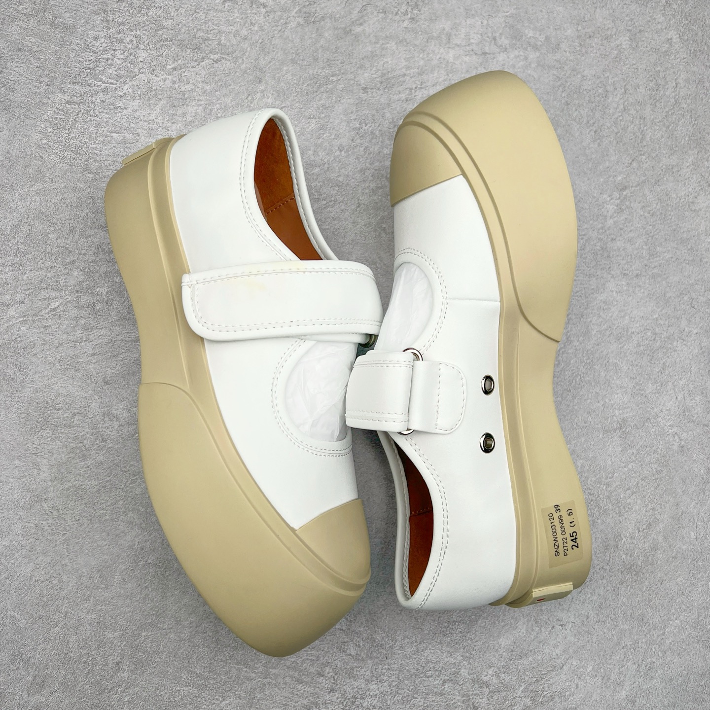 图片[3]-Marni Pablo Leather Mary Jane Sneaker 意大利奢侈品品牌-玛尼·巴勃罗·玛丽珍系列低帮松糕厚底百搭魔术贴大头增高板鞋 女鞋广东原产#采用软质粒面牛剖革鞋面材质#内里水染牛皮及乳胶脚垫#内嵌PU乳胶缓震脚垫#外置4.0cm厘米增高防滑耐磨TPR橡胶大底❗赵露思宋祖儿同款爆款大头鞋！尺码：35-40-选品中心