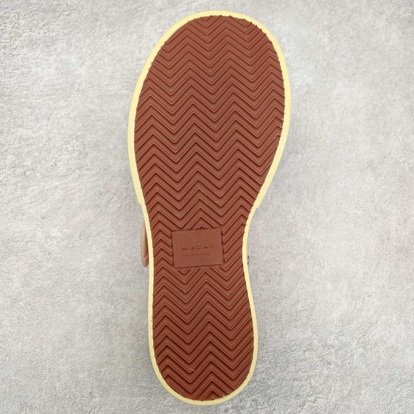 图片[9]-Marni Pablo Leather Mary Jane Sneaker 意大利奢侈品品牌-玛尼·巴勃罗·玛丽珍系列低帮松糕厚底百搭魔术贴大头增高板鞋 女鞋广东原产#采用软质粒面牛剖革鞋面材质#内里水染牛皮及乳胶脚垫#内嵌PU乳胶缓震脚垫#外置4.0cm厘米增高防滑耐磨TPR橡胶大底❗赵露思宋祖儿同款爆款大头鞋！尺码：35-40-选品中心