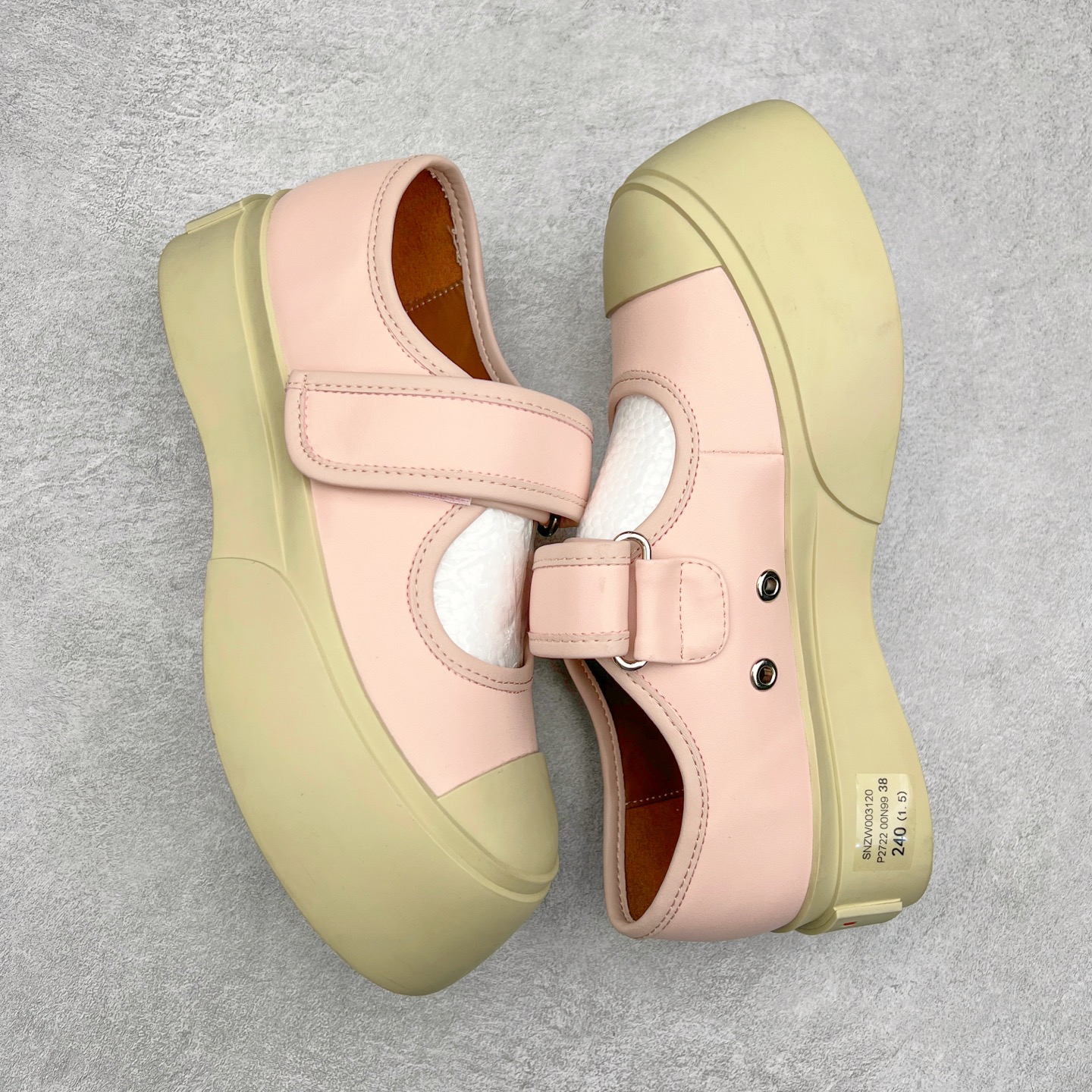 图片[3]-Marni Pablo Leather Mary Jane Sneaker 意大利奢侈品品牌-玛尼·巴勃罗·玛丽珍系列低帮松糕厚底百搭魔术贴大头增高板鞋 女鞋广东原产#采用软质粒面牛剖革鞋面材质#内里水染牛皮及乳胶脚垫#内嵌PU乳胶缓震脚垫#外置4.0cm厘米增高防滑耐磨TPR橡胶大底❗赵露思宋祖儿同款爆款大头鞋！尺码：35-40-选品中心