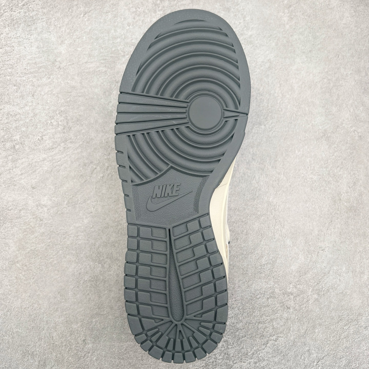 图片[9]-NK Dunk Low 定制配色 XX3168-121 大厂出品 极力推荐 原装头层材料 独家版型蒸餾加工帶來的是更好的视觉和脚感体验大厂纯原品质出货 清洁度 电绣工艺 皮料切割干净无任何毛边 细节完美 尺码：36 36.5 37.5 38 38.5 39 40 40.5 41 42 42.5 43 44 44.5 45-选品中心