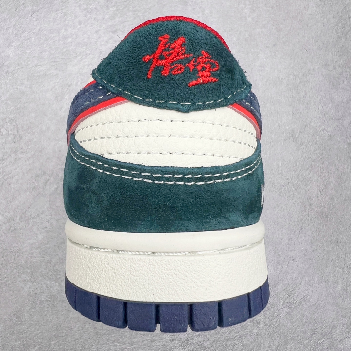图片[8]-NK Dunk Low 定制配色 DJ2024-035 大厂出品 极力推荐 原装头层材料 独家版型蒸餾加工帶來的是更好的视觉和脚感体验大厂纯原品质出货 清洁度 电绣工艺 皮料切割干净无任何毛边 细节完美 尺码：36 36.5 37.5 38 38.5 39 40 40.5 41 42 42.5 43 44 44.5 45-选品中心