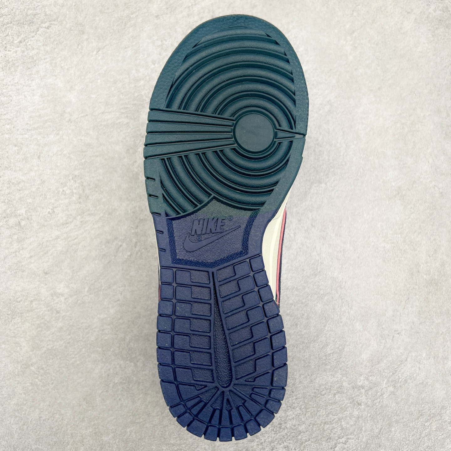 图片[9]-NK Dunk Low 定制配色 DJ2024-035 大厂出品 极力推荐 原装头层材料 独家版型蒸餾加工帶來的是更好的视觉和脚感体验大厂纯原品质出货 清洁度 电绣工艺 皮料切割干净无任何毛边 细节完美 尺码：36 36.5 37.5 38 38.5 39 40 40.5 41 42 42.5 43 44 44.5 45-选品中心