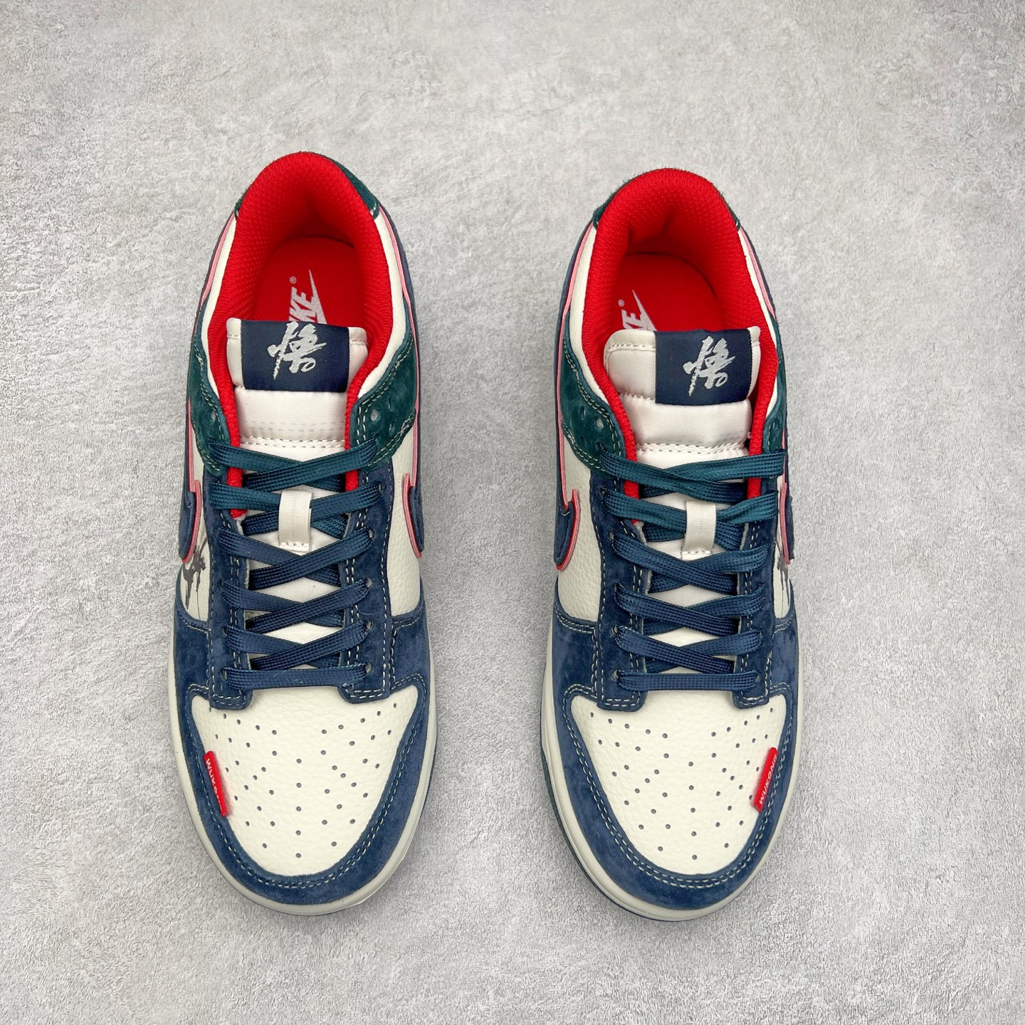 图片[2]-NK Dunk Low 定制配色 DJ2024-035 大厂出品 极力推荐 原装头层材料 独家版型蒸餾加工帶來的是更好的视觉和脚感体验大厂纯原品质出货 清洁度 电绣工艺 皮料切割干净无任何毛边 细节完美 尺码：36 36.5 37.5 38 38.5 39 40 40.5 41 42 42.5 43 44 44.5 45-选品中心