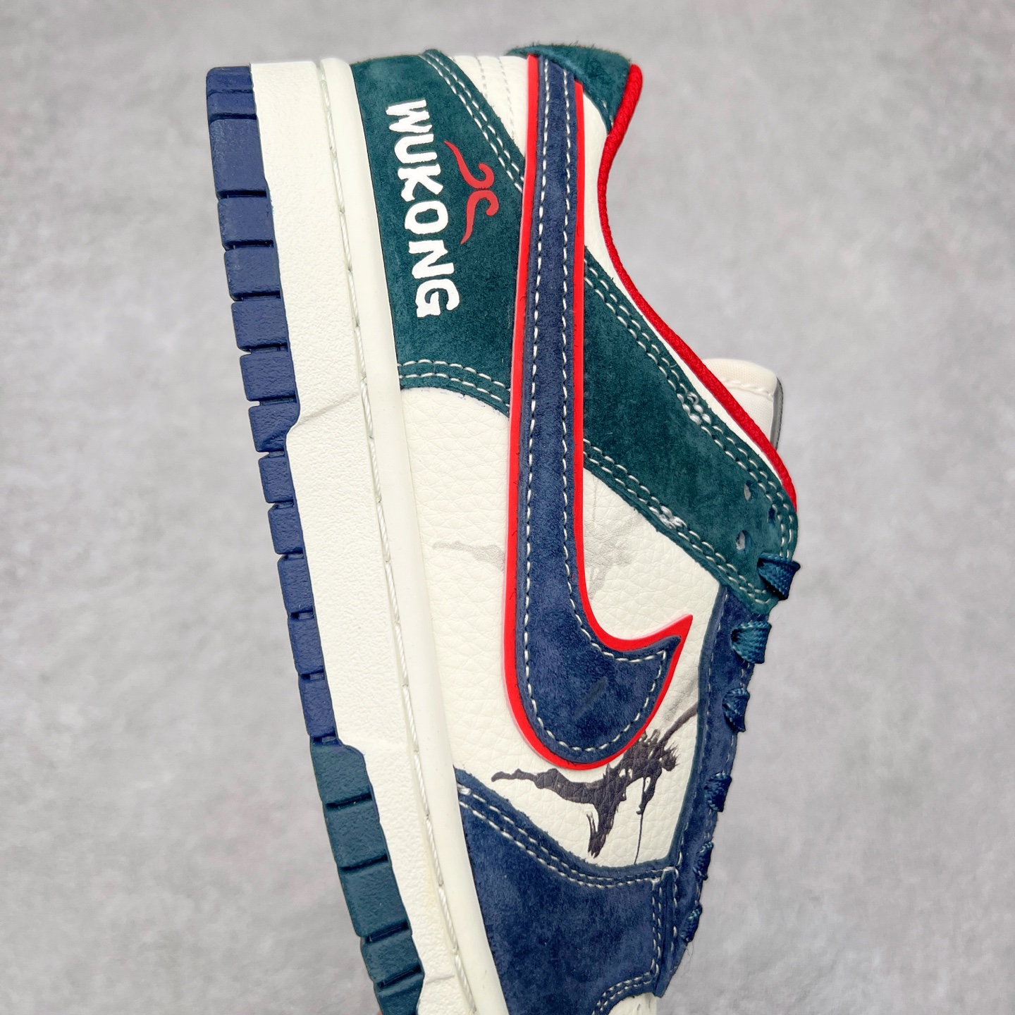 图片[6]-NK Dunk Low 定制配色 DJ2024-035 大厂出品 极力推荐 原装头层材料 独家版型蒸餾加工帶來的是更好的视觉和脚感体验大厂纯原品质出货 清洁度 电绣工艺 皮料切割干净无任何毛边 细节完美 尺码：36 36.5 37.5 38 38.5 39 40 40.5 41 42 42.5 43 44 44.5 45-选品中心