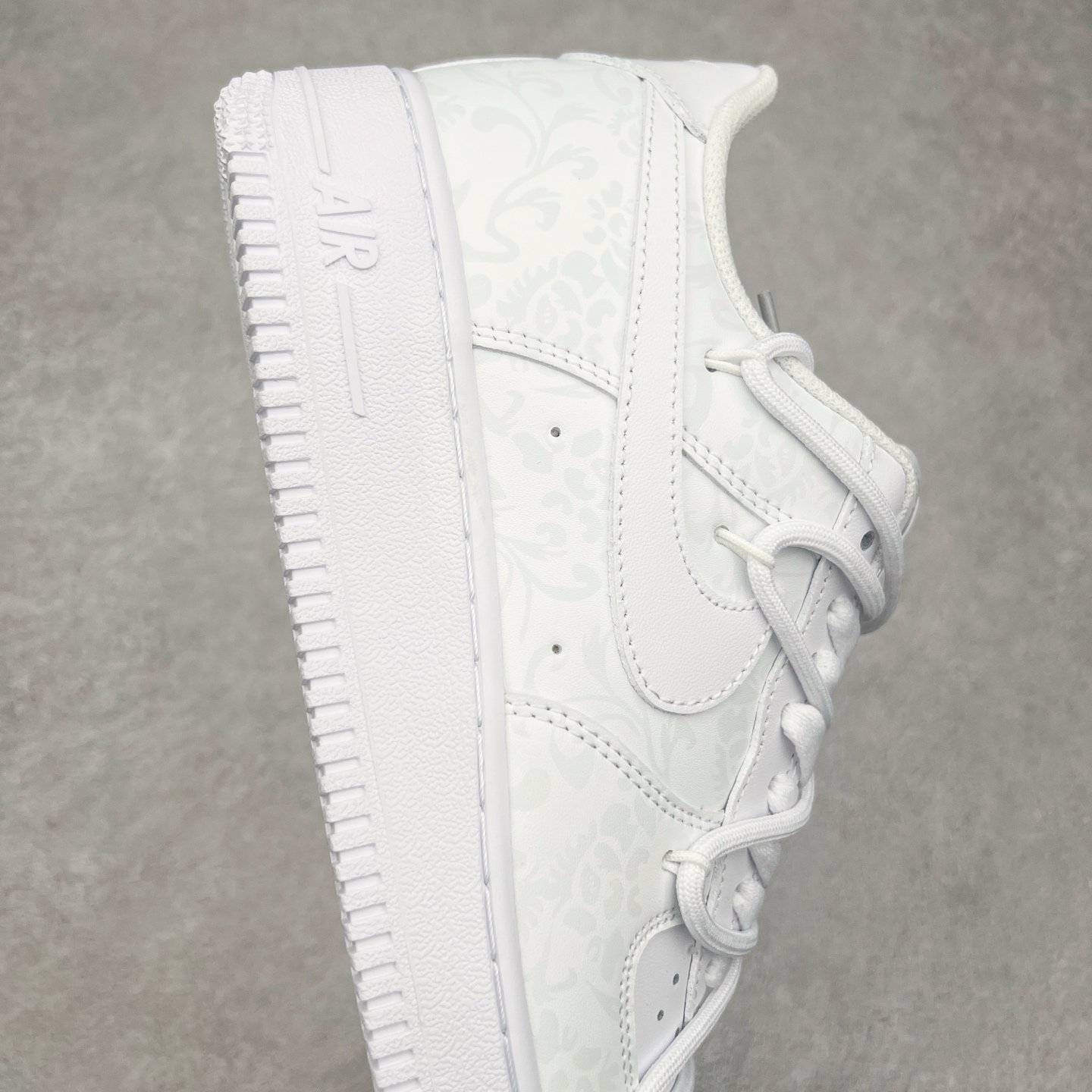 图片[6]-NK Air Force 1´07 Low 空军一号低帮百搭休闲运动板鞋 ZH0316-055 柔软、弹性十足的缓震性能和出色的中底设计 横跨复古与现代的外型结合 造就出风靡全球 三十多年的Force 1 直到今天还深受青睐 尺码：36 36.5 37.5 38 38.5 39 40 40.5 41 42 42.5 43 44 44.5 45-选品中心