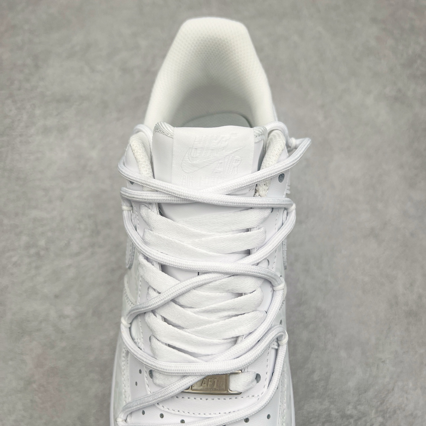 图片[5]-NK Air Force 1´07 Low 空军一号低帮百搭休闲运动板鞋 ZH0316-055 柔软、弹性十足的缓震性能和出色的中底设计 横跨复古与现代的外型结合 造就出风靡全球 三十多年的Force 1 直到今天还深受青睐 尺码：36 36.5 37.5 38 38.5 39 40 40.5 41 42 42.5 43 44 44.5 45-选品中心