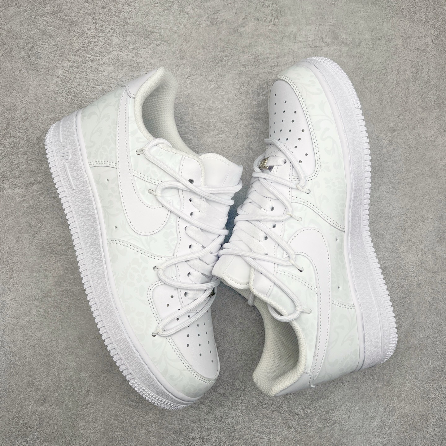 图片[3]-NK Air Force 1´07 Low 空军一号低帮百搭休闲运动板鞋 ZH0316-055 柔软、弹性十足的缓震性能和出色的中底设计 横跨复古与现代的外型结合 造就出风靡全球 三十多年的Force 1 直到今天还深受青睐 尺码：36 36.5 37.5 38 38.5 39 40 40.5 41 42 42.5 43 44 44.5 45-选品中心