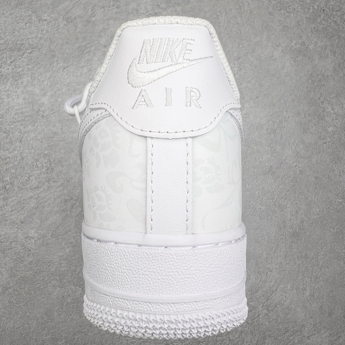 图片[8]-NK Air Force 1´07 Low 空军一号低帮百搭休闲运动板鞋 ZH0316-055 柔软、弹性十足的缓震性能和出色的中底设计 横跨复古与现代的外型结合 造就出风靡全球 三十多年的Force 1 直到今天还深受青睐 尺码：36 36.5 37.5 38 38.5 39 40 40.5 41 42 42.5 43 44 44.5 45-选品中心