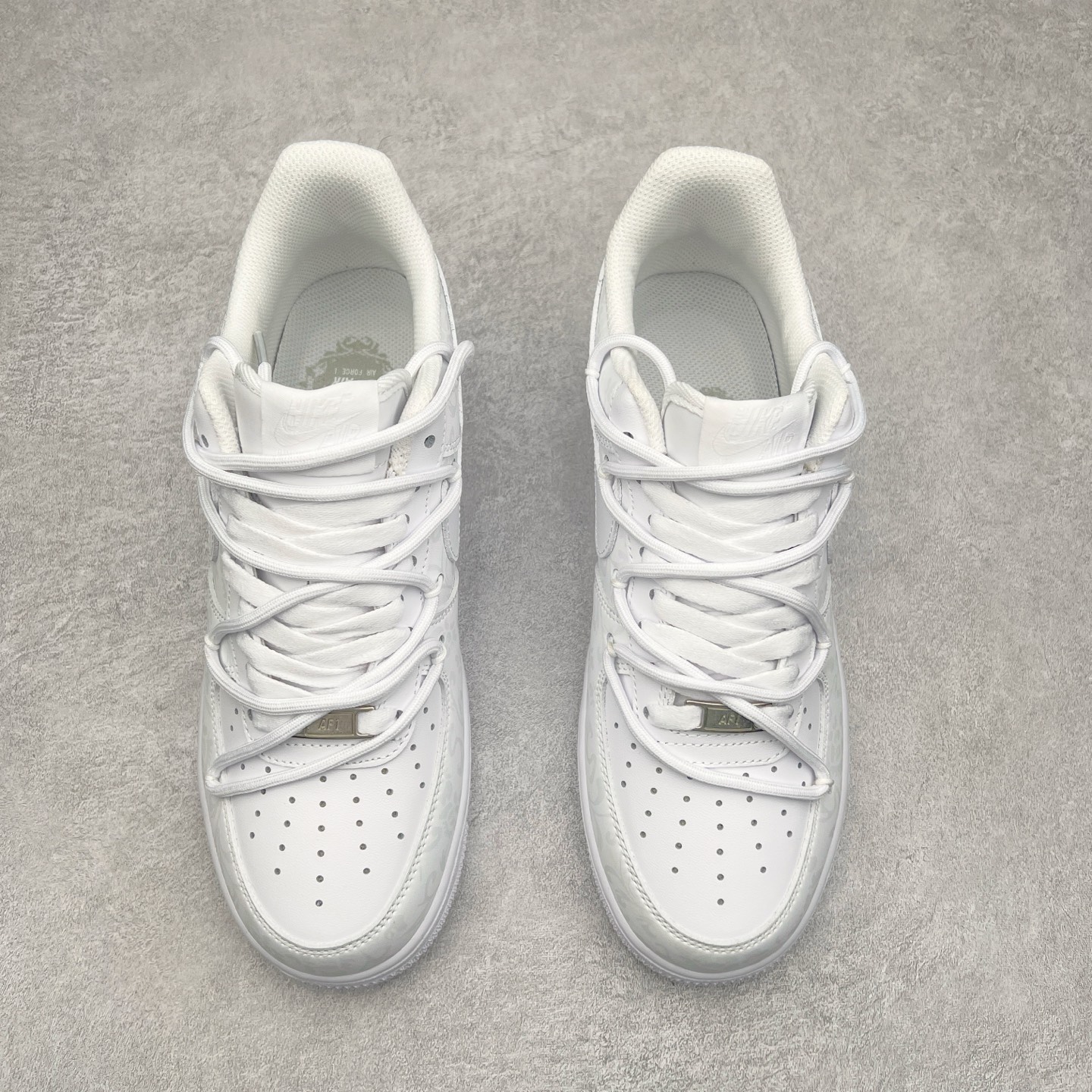 图片[2]-NK Air Force 1´07 Low 空军一号低帮百搭休闲运动板鞋 ZH0316-055 柔软、弹性十足的缓震性能和出色的中底设计 横跨复古与现代的外型结合 造就出风靡全球 三十多年的Force 1 直到今天还深受青睐 尺码：36 36.5 37.5 38 38.5 39 40 40.5 41 42 42.5 43 44 44.5 45-选品中心