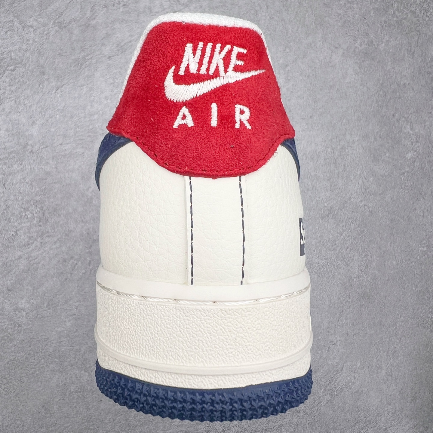 图片[8]-NK Air Force 1´07 Low 空军一号低帮百搭休闲运动板鞋 BB7518-021 柔软、弹性十足的缓震性能和出色的中底设计 横跨复古与现代的外型结合 造就出风靡全球 三十多年的Force 1 直到今天还深受青睐 尺码：36 36.5 37.5 38 38.5 39 40 40.5 41 42 42.5 43 44 44.5 45-选品中心