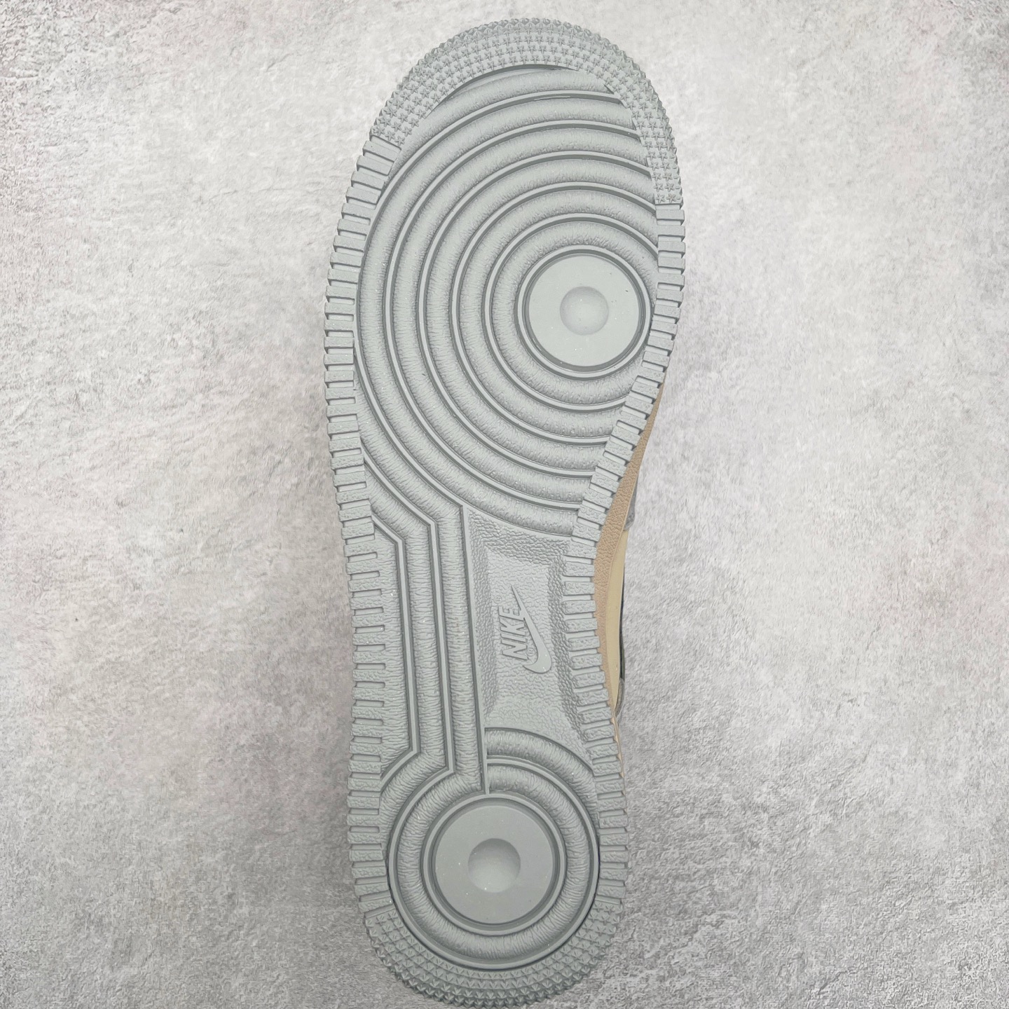 图片[9]-NK Air Force 1´07 Low 空军一号低帮百搭休闲运动板鞋 KK1988-034 柔软、弹性十足的缓震性能和出色的中底设计 横跨复古与现代的外型结合 造就出风靡全球 三十多年的Force 1 直到今天还深受青睐 尺码：36 36.5 37.5 38 38.5 39 40 40.5 41 42 42.5 43 44 44.5 45-选品中心