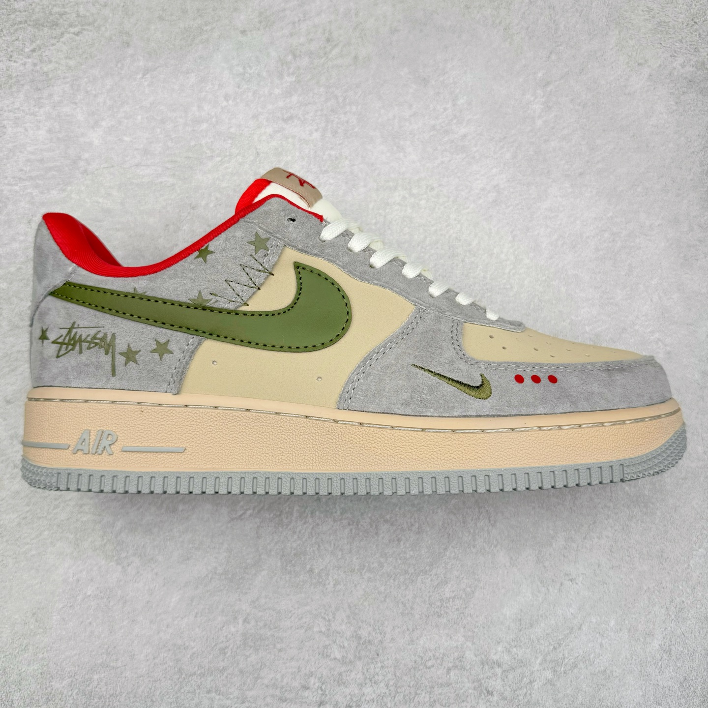 NK Air Force 1´07 Low 空军一号低帮百搭休闲运动板鞋 KK1988-034 柔软、弹性十足的缓震性能和出色的中底设计 横跨复古与现代的外型结合 造就出风靡全球 三十多年的Force 1 直到今天还深受青睐 尺码:36 36.5 37.5 38 38.5 39 40 40.5 41 42 42.5 43 44 44.5 45-选品中心