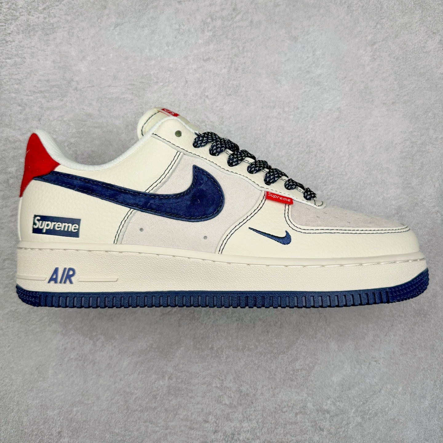 NK Air Force 1´07 Low 空军一号低帮百搭休闲运动板鞋 BB7518-021 柔软、弹性十足的缓震性能和出色的中底设计 横跨复古与现代的外型结合 造就出风靡全球 三十多年的Force 1 直到今天还深受青睐 尺码：36 36.5 37.5 38 38.5 39 40 40.5 41 42 42.5 43 44 44.5 45-选品中心