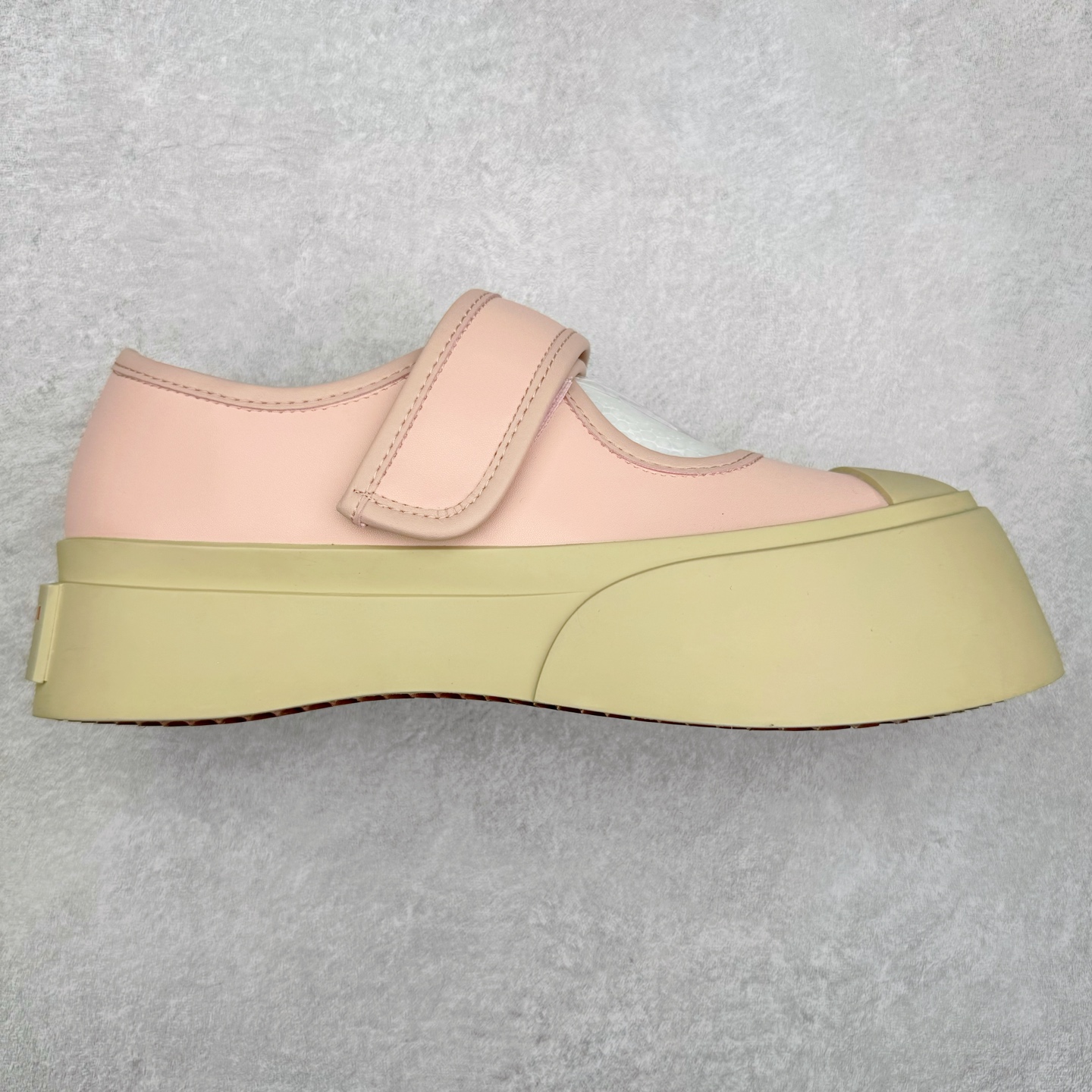 Marni Pablo Leather Mary Jane Sneaker 意大利奢侈品品牌-玛尼·巴勃罗·玛丽珍系列低帮松糕厚底百搭魔术贴大头增高板鞋 女鞋广东原产#采用软质粒面牛剖革鞋面材质#内里水染牛皮及乳胶脚垫#内嵌PU乳胶缓震脚垫#外置4.0cm厘米增高防滑耐磨TPR橡胶大底❗赵露思宋祖儿同款爆款大头鞋!尺码:35-40-选品中心