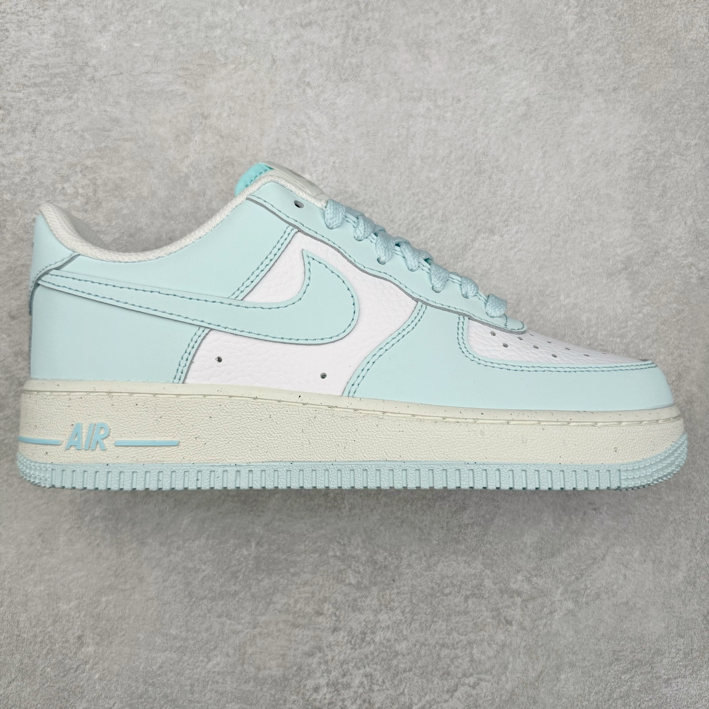 #VF纯原福利 NK Air Force 1´07 Low 空军一号低帮百搭休闲运动板鞋 知名大厂出品 柔软、弹性十足的缓震性能和出色的中底设计 横跨复古与现代的外型结合 造就出风靡全球三十多年的Force 1 直到今天还深受青睐 尺码:35.5 36 36.5 37.5 38 38.5 39 40 40.5 41 42 42.5 43 44 44.5 45-选品中心