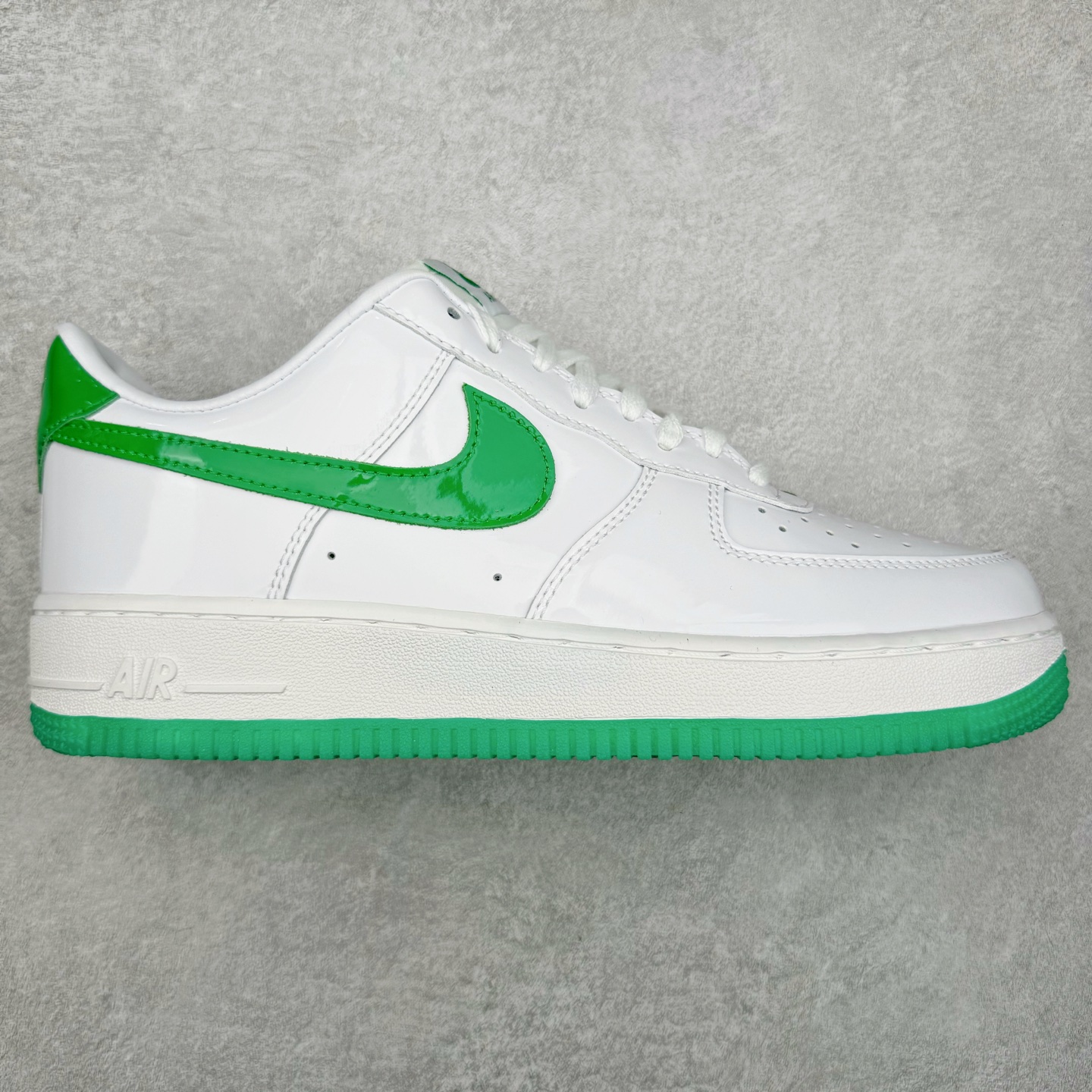 ＃VF纯原福利 NK Air Force 1´07 Low 空军一号低帮百搭休闲运动板鞋 知名大厂出品 柔软、弹性十足的缓震性能和出色的中底设计 横跨复古与现代的外型结合 造就出风靡全球三十多年的Force 1 直到今天还深受青睐 尺码：35.5 36 36.5 37.5 38 38.5 39 40 40.5 41 42 42.5 43 44 44.5 45-选品中心