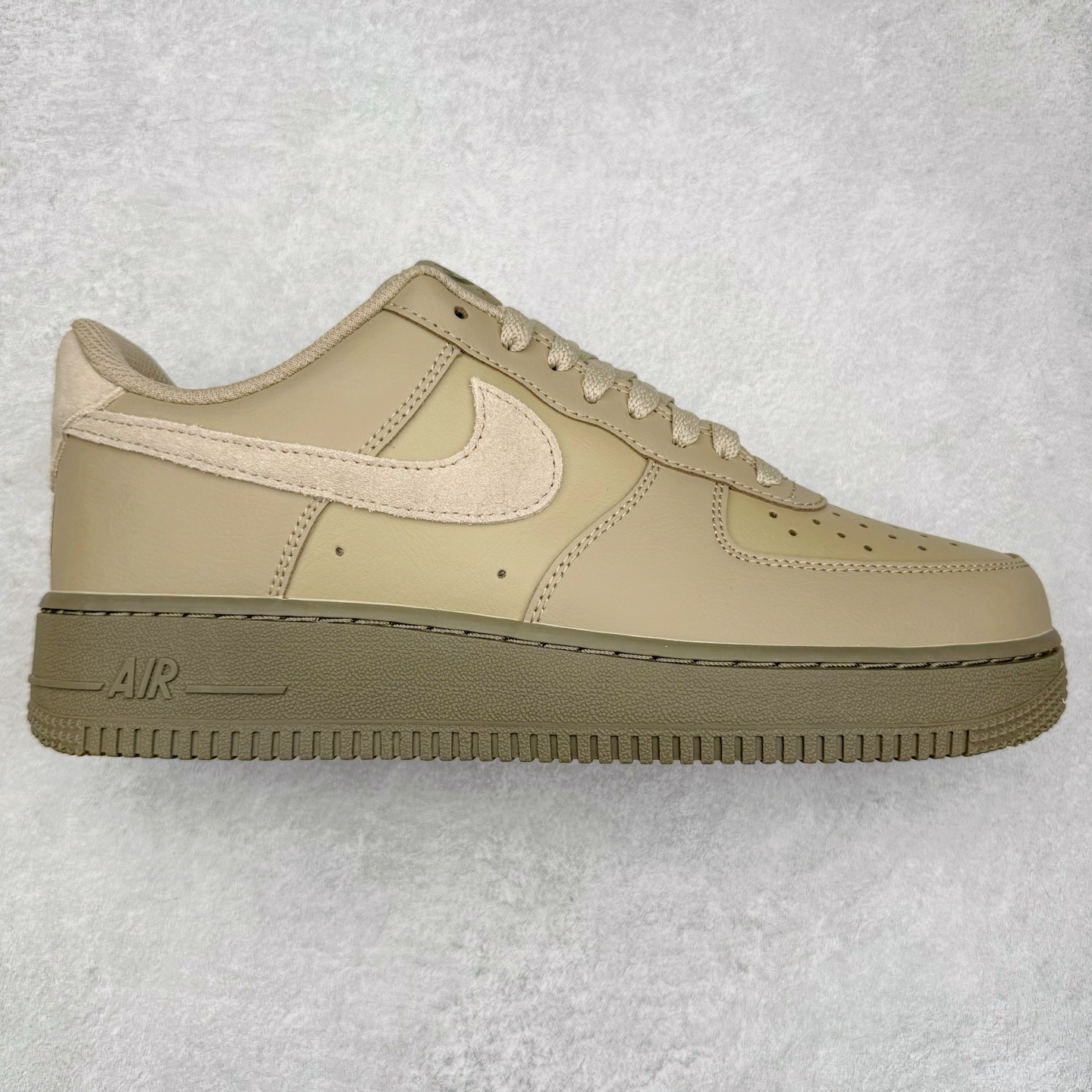 #VF纯原福利 NK Air Force 1´07 Low 空军一号低帮百搭休闲运动板鞋 知名大厂出品 柔软、弹性十足的缓震性能和出色的中底设计 横跨复古与现代的外型结合 造就出风靡全球三十多年的Force 1 直到今天还深受青睐 尺码:35.5 36 36.5 37.5 38 38.5 39 40 40.5 41 42 42.5 43 44 44.5 45-选品中心