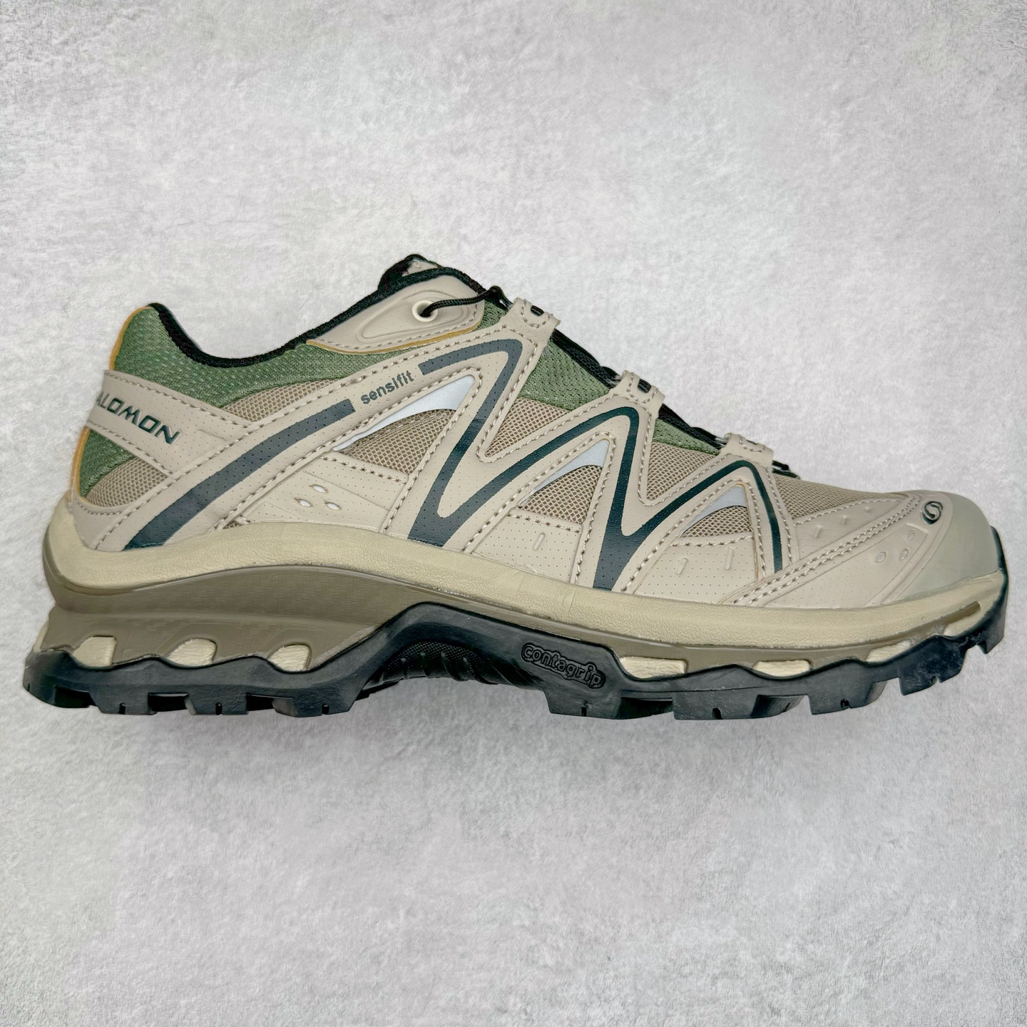 ＃C版 Salomon XT-QUEST ADV 萨洛蒙潮流越野机能户外功能鞋 纯原外贸平台特供订单 耗时半年巨作 全套原纸板楦头开发 原厂特供网布配套加持 确保原汁原味 完美呈现版型 原档数据独家私模五层组合大底 男女鞋同步官方开发至46.5 原装Ortholite轻量化鞋垫 中底布带钢印编号 原厂TPU锁扣 进口港宝加持 后跟自然饱满 还原公司包裹性 基于 SALOMON 初代 XT 鞋身造型并搭载 4D ADVANCED CHASSIS™ 大底打造而成 为这款 XT-QUEST 带来了多项足部控制与保护等功能性 如在运动过程中控制左右晃动的过程而提高稳定性、改善长途越野过程中足中到足尖的过渡、提高感知岩石的精确度以抵抗尖锐物体对脚底的伤害以及采用动态缓冲来增强穿着舒适感 从而减轻疲劳感 使 XT-QUEST 成为一双舒适且安全的户外之履 尺码：36 36.5 37.5 38 38.5 39 40 40.5 41 42 42.5 43 44 44.5 45 46 46.5-选品中心