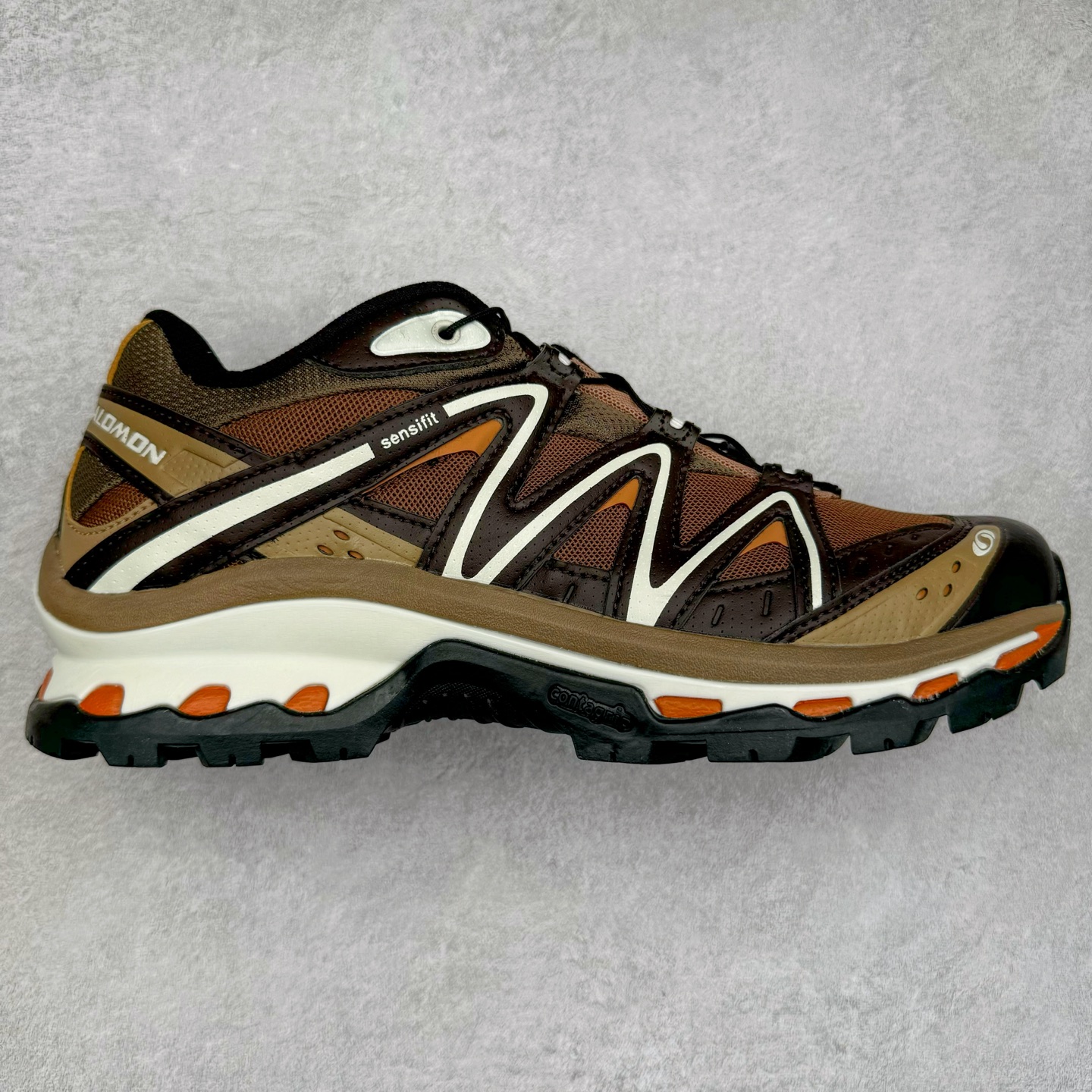 ＃C版 Salomon XT-QUEST ADV 萨洛蒙潮流越野机能户外功能鞋 纯原外贸平台特供订单 耗时半年巨作 全套原纸板楦头开发 原厂特供网布配套加持 确保原汁原味 完美呈现版型 原档数据独家私模五层组合大底 男女鞋同步官方开发至46.5 原装Ortholite轻量化鞋垫 中底布带钢印编号 原厂TPU锁扣 进口港宝加持 后跟自然饱满 还原公司包裹性 基于 SALOMON 初代 XT 鞋身造型并搭载 4D ADVANCED CHASSIS™ 大底打造而成 为这款 XT-QUEST 带来了多项足部控制与保护等功能性 如在运动过程中控制左右晃动的过程而提高稳定性、改善长途越野过程中足中到足尖的过渡、提高感知岩石的精确度以抵抗尖锐物体对脚底的伤害以及采用动态缓冲来增强穿着舒适感 从而减轻疲劳感 使 XT-QUEST 成为一双舒适且安全的户外之履 尺码：36 36.5 37.5 38 38.5 39 40 40.5 41 42 42.5 43 44 44.5 45 46 46.5-选品中心