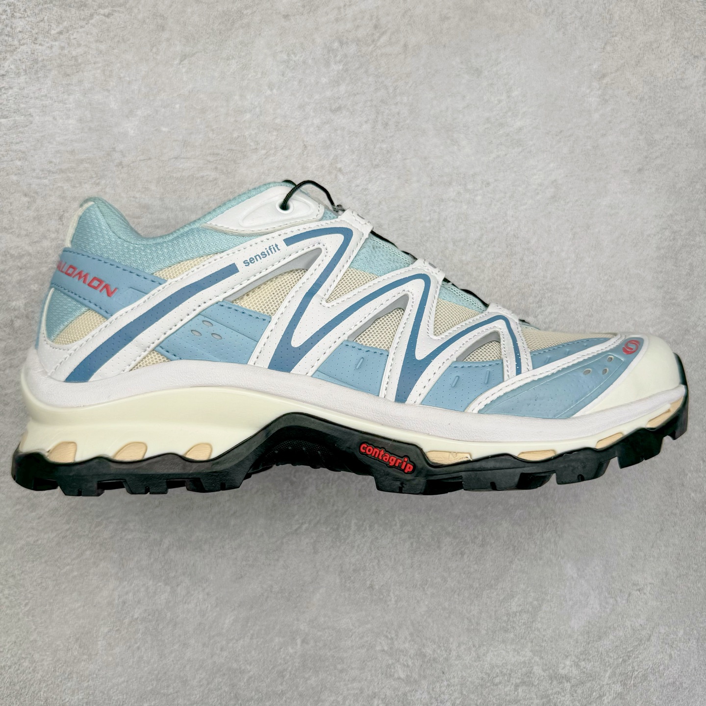 ＃C版 Salomon XT-QUEST ADV 萨洛蒙潮流越野机能户外功能鞋 纯原外贸平台特供订单 耗时半年巨作 全套原纸板楦头开发 原厂特供网布配套加持 确保原汁原味 完美呈现版型 原档数据独家私模五层组合大底 男女鞋同步官方开发至46.5 原装Ortholite轻量化鞋垫 中底布带钢印编号 原厂TPU锁扣 进口港宝加持 后跟自然饱满 还原公司包裹性 基于 SALOMON 初代 XT 鞋身造型并搭载 4D ADVANCED CHASSIS™ 大底打造而成 为这款 XT-QUEST 带来了多项足部控制与保护等功能性 如在运动过程中控制左右晃动的过程而提高稳定性、改善长途越野过程中足中到足尖的过渡、提高感知岩石的精确度以抵抗尖锐物体对脚底的伤害以及采用动态缓冲来增强穿着舒适感 从而减轻疲劳感 使 XT-QUEST 成为一双舒适且安全的户外之履 尺码：36 36.5 37.5 38 38.5 39 40 40.5 41 42 42.5 43 44 44.5 45 46 46.5-选品中心