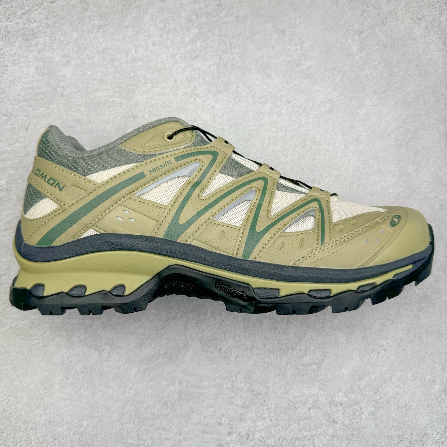＃C版 Salomon XT-QUEST ADV 萨洛蒙潮流越野机能户外功能鞋 纯原外贸平台特供订单 耗时半年巨作 全套原纸板楦头开发 原厂特供网布配套加持 确保原汁原味 完美呈现版型 原档数据独家私模五层组合大底 男女鞋同步官方开发至46.5 原装Ortholite轻量化鞋垫 中底布带钢印编号 原厂TPU锁扣 进口港宝加持 后跟自然饱满 还原公司包裹性 基于 SALOMON 初代 XT 鞋身造型并搭载 4D ADVANCED CHASSIS™ 大底打造而成 为这款 XT-QUEST 带来了多项足部控制与保护等功能性 如在运动过程中控制左右晃动的过程而提高稳定性、改善长途越野过程中足中到足尖的过渡、提高感知岩石的精确度以抵抗尖锐物体对脚底的伤害以及采用动态缓冲来增强穿着舒适感 从而减轻疲劳感 使 XT-QUEST 成为一双舒适且安全的户外之履 尺码：36 36.5 37.5 38 38.5 39 40 40.5 41 42 42.5 43 44 44.5 45 46 46.5-选品中心