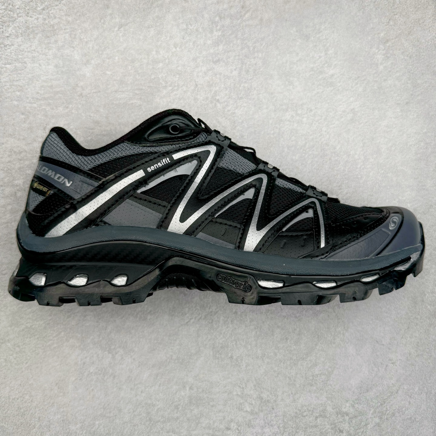 ＃C版 Salomon XT-QUEST ADV 萨洛蒙潮流越野机能户外功能鞋 纯原外贸平台特供订单 耗时半年巨作 全套原纸板楦头开发 原厂特供网布配套加持 确保原汁原味 完美呈现版型 原档数据独家私模五层组合大底 男女鞋同步官方开发至46.5 原装Ortholite轻量化鞋垫 中底布带钢印编号 原厂TPU锁扣 进口港宝加持 后跟自然饱满 还原公司包裹性 基于 SALOMON 初代 XT 鞋身造型并搭载 4D ADVANCED CHASSIS™ 大底打造而成 为这款 XT-QUEST 带来了多项足部控制与保护等功能性 如在运动过程中控制左右晃动的过程而提高稳定性、改善长途越野过程中足中到足尖的过渡、提高感知岩石的精确度以抵抗尖锐物体对脚底的伤害以及采用动态缓冲来增强穿着舒适感 从而减轻疲劳感 使 XT-QUEST 成为一双舒适且安全的户外之履 尺码：36 36.5 37.5 38 38.5 39 40 40.5 41 42 42.5 43 44 44.5 45 46 46.5-选品中心