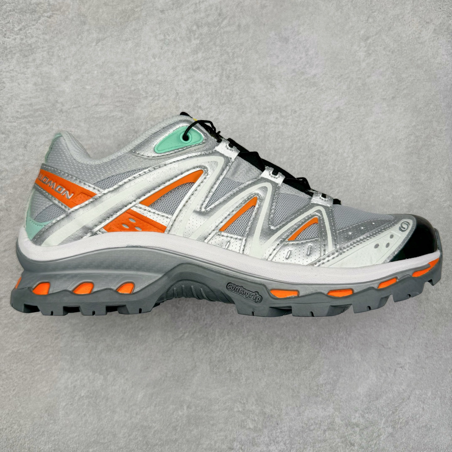 ＃C版 Salomon XT-QUEST ADV 萨洛蒙潮流越野机能户外功能鞋 纯原外贸平台特供订单 耗时半年巨作 全套原纸板楦头开发 原厂特供网布配套加持 确保原汁原味 完美呈现版型 原档数据独家私模五层组合大底 男女鞋同步官方开发至46.5 原装Ortholite轻量化鞋垫 中底布带钢印编号 原厂TPU锁扣 进口港宝加持 后跟自然饱满 还原公司包裹性 基于 SALOMON 初代 XT 鞋身造型并搭载 4D ADVANCED CHASSIS™ 大底打造而成 为这款 XT-QUEST 带来了多项足部控制与保护等功能性 如在运动过程中控制左右晃动的过程而提高稳定性、改善长途越野过程中足中到足尖的过渡、提高感知岩石的精确度以抵抗尖锐物体对脚底的伤害以及采用动态缓冲来增强穿着舒适感 从而减轻疲劳感 使 XT-QUEST 成为一双舒适且安全的户外之履 尺码：36 36.5 37.5 38 38.5 39 40 40.5 41 42 42.5 43 44 44.5 45 46 46.5-选品中心