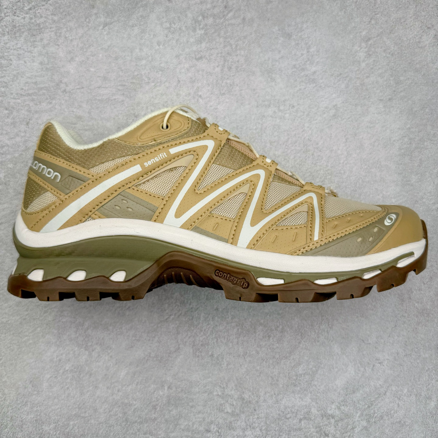 ＃C版 Salomon XT-QUEST ADV 萨洛蒙潮流越野机能户外功能鞋 纯原外贸平台特供订单 耗时半年巨作 全套原纸板楦头开发 原厂特供网布配套加持 确保原汁原味 完美呈现版型 原档数据独家私模五层组合大底 男女鞋同步官方开发至46.5 原装Ortholite轻量化鞋垫 中底布带钢印编号 原厂TPU锁扣 进口港宝加持 后跟自然饱满 还原公司包裹性 基于 SALOMON 初代 XT 鞋身造型并搭载 4D ADVANCED CHASSIS™ 大底打造而成 为这款 XT-QUEST 带来了多项足部控制与保护等功能性 如在运动过程中控制左右晃动的过程而提高稳定性、改善长途越野过程中足中到足尖的过渡、提高感知岩石的精确度以抵抗尖锐物体对脚底的伤害以及采用动态缓冲来增强穿着舒适感 从而减轻疲劳感 使 XT-QUEST 成为一双舒适且安全的户外之履 尺码：36 36.5 37.5 38 38.5 39 40 40.5 41 42 42.5 43 44 44.5 45 46 46.5-选品中心