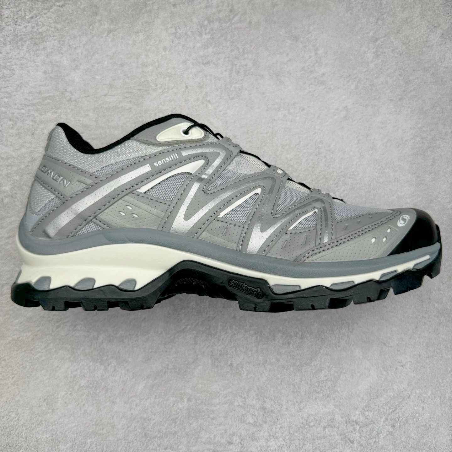 ＃C版 Salomon XT-QUEST ADV 萨洛蒙潮流越野机能户外功能鞋 纯原外贸平台特供订单 耗时半年巨作 全套原纸板楦头开发 原厂特供网布配套加持 确保原汁原味 完美呈现版型 原档数据独家私模五层组合大底 男女鞋同步官方开发至46.5 原装Ortholite轻量化鞋垫 中底布带钢印编号 原厂TPU锁扣 进口港宝加持 后跟自然饱满 还原公司包裹性 基于 SALOMON 初代 XT 鞋身造型并搭载 4D ADVANCED CHASSIS™ 大底打造而成 为这款 XT-QUEST 带来了多项足部控制与保护等功能性 如在运动过程中控制左右晃动的过程而提高稳定性、改善长途越野过程中足中到足尖的过渡、提高感知岩石的精确度以抵抗尖锐物体对脚底的伤害以及采用动态缓冲来增强穿着舒适感 从而减轻疲劳感 使 XT-QUEST 成为一双舒适且安全的户外之履 尺码：36 36.5 37.5 38 38.5 39 40 40.5 41 42 42.5 43 44 44.5 45 46 46.5-选品中心