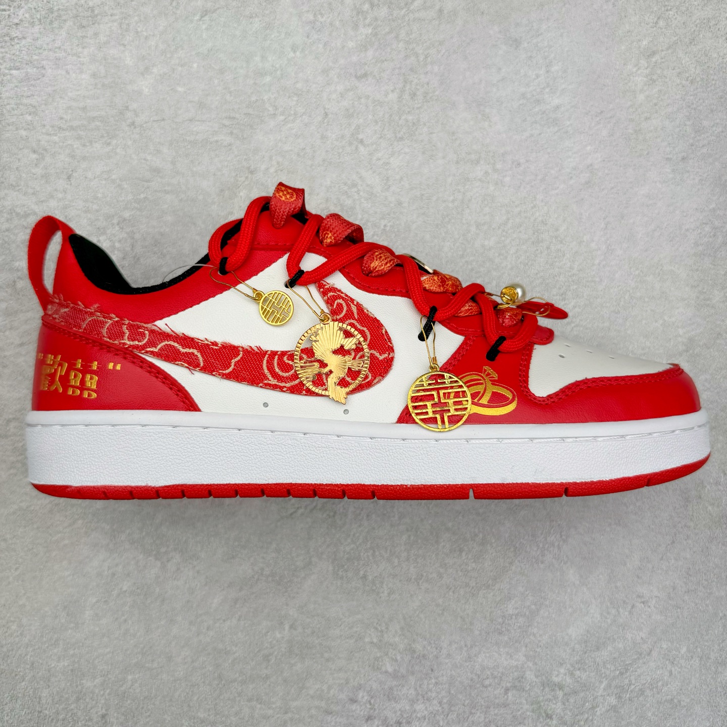 图片[2]-NK Court Borough Low CB2 低帮百搭透气休闲运动板鞋 绑带解构风定制配色 原数据独家私模大底 经典耐用的设计 兼顾舒适脚感和出众风范 演绎匠心之作 结构性的支撑贴合感结合复古篮球设计 塑就场外全明星风范 尺码：36 36.5 37.5 38 38.5 39 40 40.5 41 42 42.5 43 44 44.5 45-选品中心