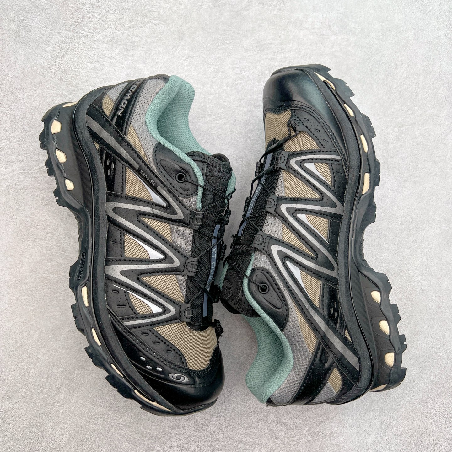 图片[3]-＃C版 Salomon XT-QUEST ADV 萨洛蒙潮流越野机能户外功能鞋 纯原外贸平台特供订单 耗时半年巨作 全套原纸板楦头开发 原厂特供网布配套加持 确保原汁原味 完美呈现版型 原档数据独家私模五层组合大底 男女鞋同步官方开发至46.5 原装Ortholite轻量化鞋垫 中底布带钢印编号 原厂TPU锁扣 进口港宝加持 后跟自然饱满 还原公司包裹性 基于 SALOMON 初代 XT 鞋身造型并搭载 4D ADVANCED CHASSIS™ 大底打造而成 为这款 XT-QUEST 带来了多项足部控制与保护等功能性 如在运动过程中控制左右晃动的过程而提高稳定性、改善长途越野过程中足中到足尖的过渡、提高感知岩石的精确度以抵抗尖锐物体对脚底的伤害以及采用动态缓冲来增强穿着舒适感 从而减轻疲劳感 使 XT-QUEST 成为一双舒适且安全的户外之履 尺码：36 36.5 37.5 38 38.5 39 40 40.5 41 42 42.5 43 44 44.5 45 46 46.5-选品中心