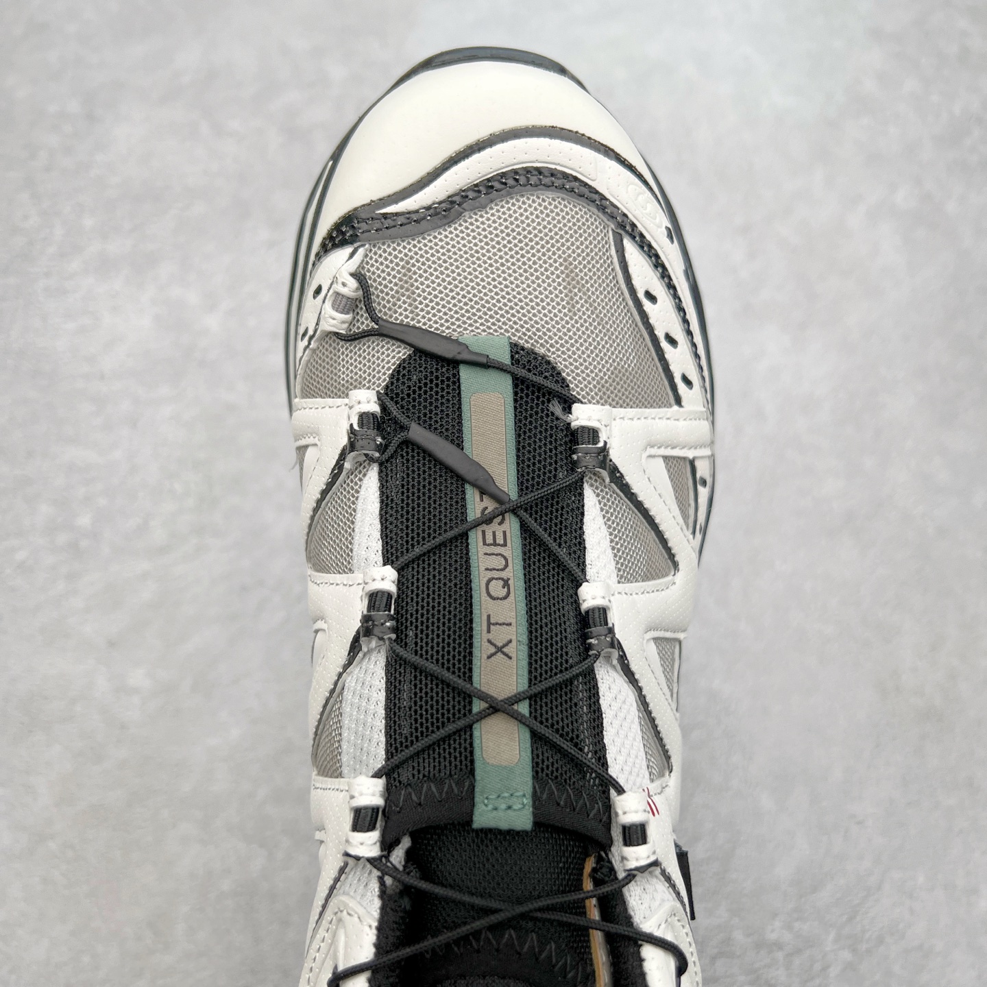 图片[4]-＃C版 Salomon XT-QUEST ADV 萨洛蒙潮流越野机能户外功能鞋 纯原外贸平台特供订单 耗时半年巨作 全套原纸板楦头开发 原厂特供网布配套加持 确保原汁原味 完美呈现版型 原档数据独家私模五层组合大底 男女鞋同步官方开发至46.5 原装Ortholite轻量化鞋垫 中底布带钢印编号 原厂TPU锁扣 进口港宝加持 后跟自然饱满 还原公司包裹性 基于 SALOMON 初代 XT 鞋身造型并搭载 4D ADVANCED CHASSIS™ 大底打造而成 为这款 XT-QUEST 带来了多项足部控制与保护等功能性 如在运动过程中控制左右晃动的过程而提高稳定性、改善长途越野过程中足中到足尖的过渡、提高感知岩石的精确度以抵抗尖锐物体对脚底的伤害以及采用动态缓冲来增强穿着舒适感 从而减轻疲劳感 使 XT-QUEST 成为一双舒适且安全的户外之履 尺码：36 36.5 37.5 38 38.5 39 40 40.5 41 42 42.5 43 44 44.5 45 46 46.5-选品中心