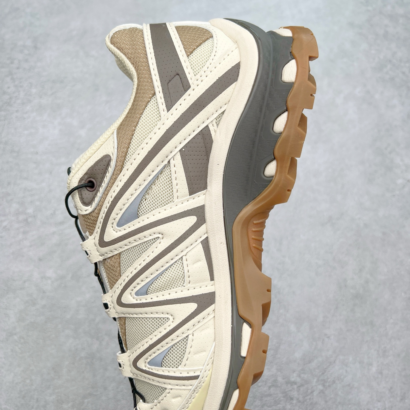 图片[7]-＃C版 Salomon XT-QUEST ADV 萨洛蒙潮流越野机能户外功能鞋 纯原外贸平台特供订单 耗时半年巨作 全套原纸板楦头开发 原厂特供网布配套加持 确保原汁原味 完美呈现版型 原档数据独家私模五层组合大底 男女鞋同步官方开发至46.5 原装Ortholite轻量化鞋垫 中底布带钢印编号 原厂TPU锁扣 进口港宝加持 后跟自然饱满 还原公司包裹性 基于 SALOMON 初代 XT 鞋身造型并搭载 4D ADVANCED CHASSIS™ 大底打造而成 为这款 XT-QUEST 带来了多项足部控制与保护等功能性 如在运动过程中控制左右晃动的过程而提高稳定性、改善长途越野过程中足中到足尖的过渡、提高感知岩石的精确度以抵抗尖锐物体对脚底的伤害以及采用动态缓冲来增强穿着舒适感 从而减轻疲劳感 使 XT-QUEST 成为一双舒适且安全的户外之履 尺码：36 36.5 37.5 38 38.5 39 40 40.5 41 42 42.5 43 44 44.5 45 46 46.5-选品中心