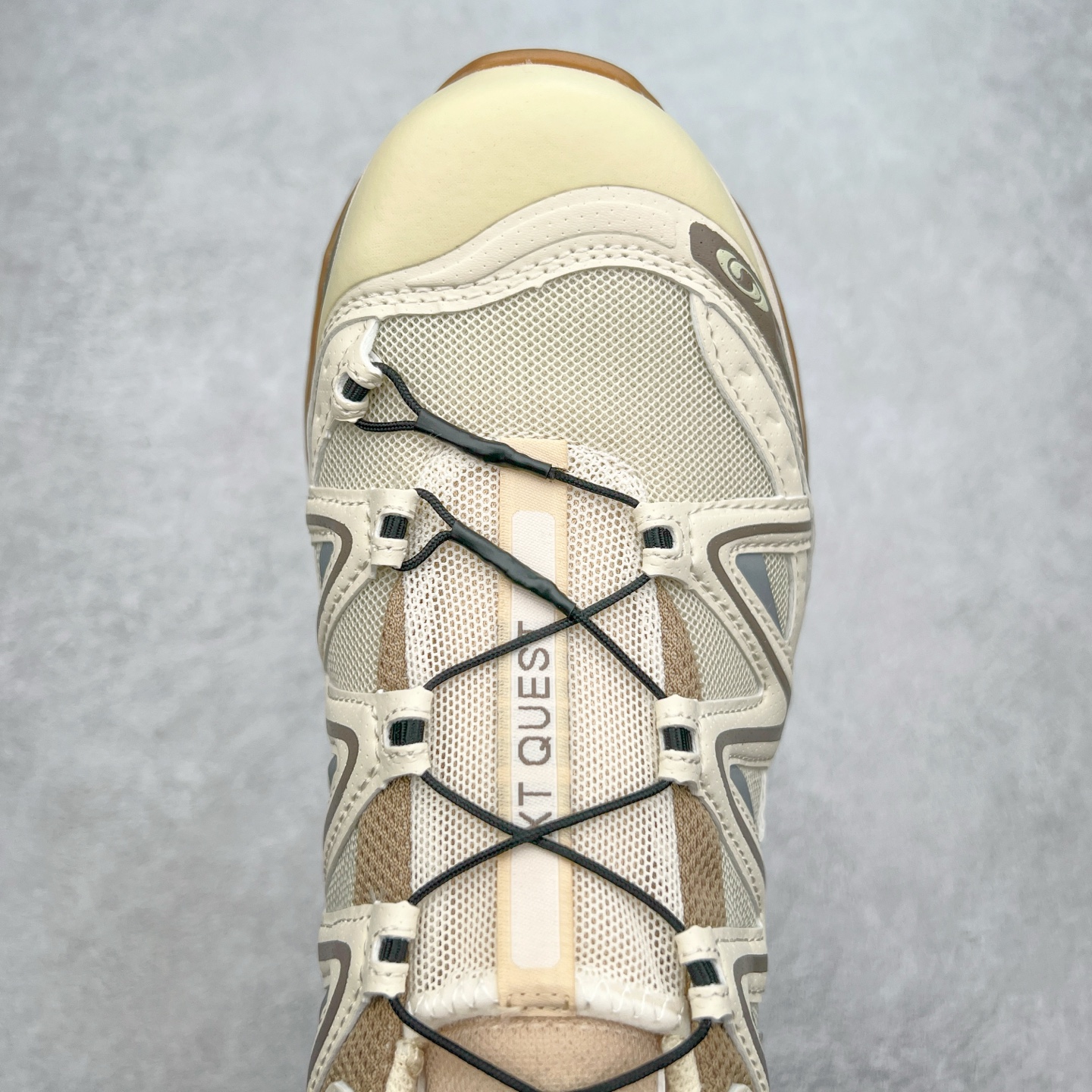 图片[4]-＃C版 Salomon XT-QUEST ADV 萨洛蒙潮流越野机能户外功能鞋 纯原外贸平台特供订单 耗时半年巨作 全套原纸板楦头开发 原厂特供网布配套加持 确保原汁原味 完美呈现版型 原档数据独家私模五层组合大底 男女鞋同步官方开发至46.5 原装Ortholite轻量化鞋垫 中底布带钢印编号 原厂TPU锁扣 进口港宝加持 后跟自然饱满 还原公司包裹性 基于 SALOMON 初代 XT 鞋身造型并搭载 4D ADVANCED CHASSIS™ 大底打造而成 为这款 XT-QUEST 带来了多项足部控制与保护等功能性 如在运动过程中控制左右晃动的过程而提高稳定性、改善长途越野过程中足中到足尖的过渡、提高感知岩石的精确度以抵抗尖锐物体对脚底的伤害以及采用动态缓冲来增强穿着舒适感 从而减轻疲劳感 使 XT-QUEST 成为一双舒适且安全的户外之履 尺码：36 36.5 37.5 38 38.5 39 40 40.5 41 42 42.5 43 44 44.5 45 46 46.5-选品中心