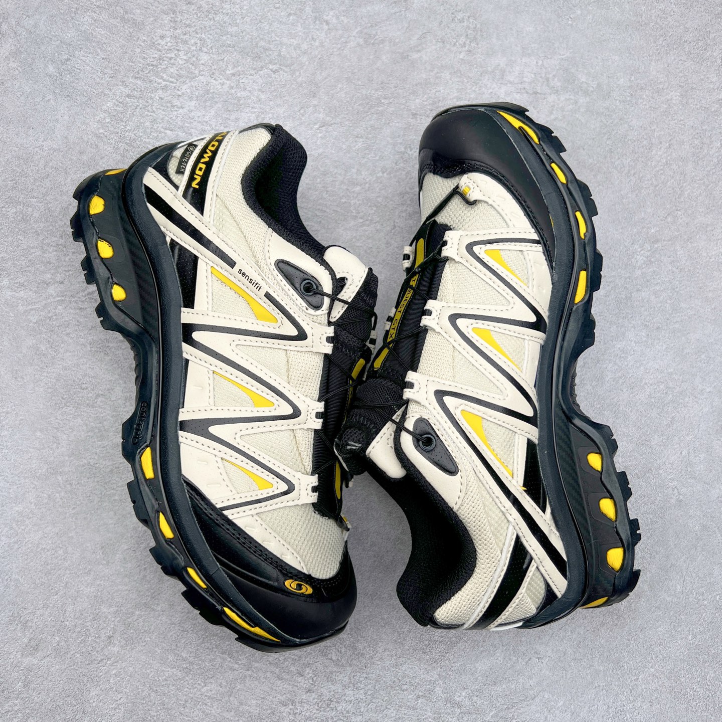 图片[3]-＃C版 Salomon XT-QUEST ADV 萨洛蒙潮流越野机能户外功能鞋 纯原外贸平台特供订单 耗时半年巨作 全套原纸板楦头开发 原厂特供网布配套加持 确保原汁原味 完美呈现版型 原档数据独家私模五层组合大底 男女鞋同步官方开发至46.5 原装Ortholite轻量化鞋垫 中底布带钢印编号 原厂TPU锁扣 进口港宝加持 后跟自然饱满 还原公司包裹性 基于 SALOMON 初代 XT 鞋身造型并搭载 4D ADVANCED CHASSIS™ 大底打造而成 为这款 XT-QUEST 带来了多项足部控制与保护等功能性 如在运动过程中控制左右晃动的过程而提高稳定性、改善长途越野过程中足中到足尖的过渡、提高感知岩石的精确度以抵抗尖锐物体对脚底的伤害以及采用动态缓冲来增强穿着舒适感 从而减轻疲劳感 使 XT-QUEST 成为一双舒适且安全的户外之履 尺码：36 36.5 37.5 38 38.5 39 40 40.5 41 42 42.5 43 44 44.5 45 46 46.5-选品中心