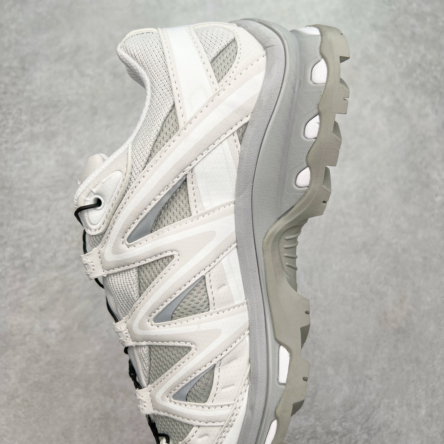 图片[7]-＃C版 Salomon XT-QUEST ADV 萨洛蒙潮流越野机能户外功能鞋 纯原外贸平台特供订单 耗时半年巨作 全套原纸板楦头开发 原厂特供网布配套加持 确保原汁原味 完美呈现版型 原档数据独家私模五层组合大底 男女鞋同步官方开发至46.5 原装Ortholite轻量化鞋垫 中底布带钢印编号 原厂TPU锁扣 进口港宝加持 后跟自然饱满 还原公司包裹性 基于 SALOMON 初代 XT 鞋身造型并搭载 4D ADVANCED CHASSIS™ 大底打造而成 为这款 XT-QUEST 带来了多项足部控制与保护等功能性 如在运动过程中控制左右晃动的过程而提高稳定性、改善长途越野过程中足中到足尖的过渡、提高感知岩石的精确度以抵抗尖锐物体对脚底的伤害以及采用动态缓冲来增强穿着舒适感 从而减轻疲劳感 使 XT-QUEST 成为一双舒适且安全的户外之履 尺码：36 36.5 37.5 38 38.5 39 40 40.5 41 42 42.5 43 44 44.5 45 46 46.5-选品中心