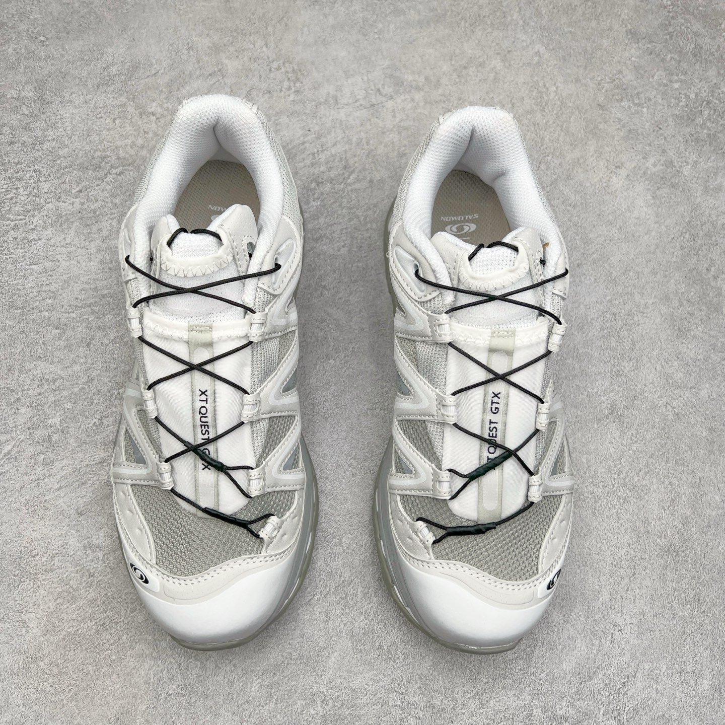 图片[2]-＃C版 Salomon XT-QUEST ADV 萨洛蒙潮流越野机能户外功能鞋 纯原外贸平台特供订单 耗时半年巨作 全套原纸板楦头开发 原厂特供网布配套加持 确保原汁原味 完美呈现版型 原档数据独家私模五层组合大底 男女鞋同步官方开发至46.5 原装Ortholite轻量化鞋垫 中底布带钢印编号 原厂TPU锁扣 进口港宝加持 后跟自然饱满 还原公司包裹性 基于 SALOMON 初代 XT 鞋身造型并搭载 4D ADVANCED CHASSIS™ 大底打造而成 为这款 XT-QUEST 带来了多项足部控制与保护等功能性 如在运动过程中控制左右晃动的过程而提高稳定性、改善长途越野过程中足中到足尖的过渡、提高感知岩石的精确度以抵抗尖锐物体对脚底的伤害以及采用动态缓冲来增强穿着舒适感 从而减轻疲劳感 使 XT-QUEST 成为一双舒适且安全的户外之履 尺码：36 36.5 37.5 38 38.5 39 40 40.5 41 42 42.5 43 44 44.5 45 46 46.5-选品中心