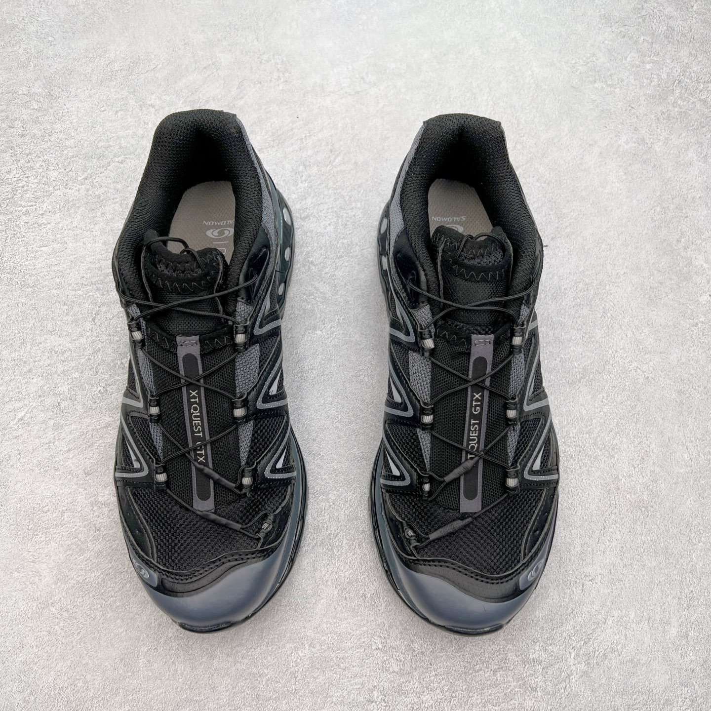 图片[2]-＃C版 Salomon XT-QUEST ADV 萨洛蒙潮流越野机能户外功能鞋 纯原外贸平台特供订单 耗时半年巨作 全套原纸板楦头开发 原厂特供网布配套加持 确保原汁原味 完美呈现版型 原档数据独家私模五层组合大底 男女鞋同步官方开发至46.5 原装Ortholite轻量化鞋垫 中底布带钢印编号 原厂TPU锁扣 进口港宝加持 后跟自然饱满 还原公司包裹性 基于 SALOMON 初代 XT 鞋身造型并搭载 4D ADVANCED CHASSIS™ 大底打造而成 为这款 XT-QUEST 带来了多项足部控制与保护等功能性 如在运动过程中控制左右晃动的过程而提高稳定性、改善长途越野过程中足中到足尖的过渡、提高感知岩石的精确度以抵抗尖锐物体对脚底的伤害以及采用动态缓冲来增强穿着舒适感 从而减轻疲劳感 使 XT-QUEST 成为一双舒适且安全的户外之履 尺码：36 36.5 37.5 38 38.5 39 40 40.5 41 42 42.5 43 44 44.5 45 46 46.5-选品中心