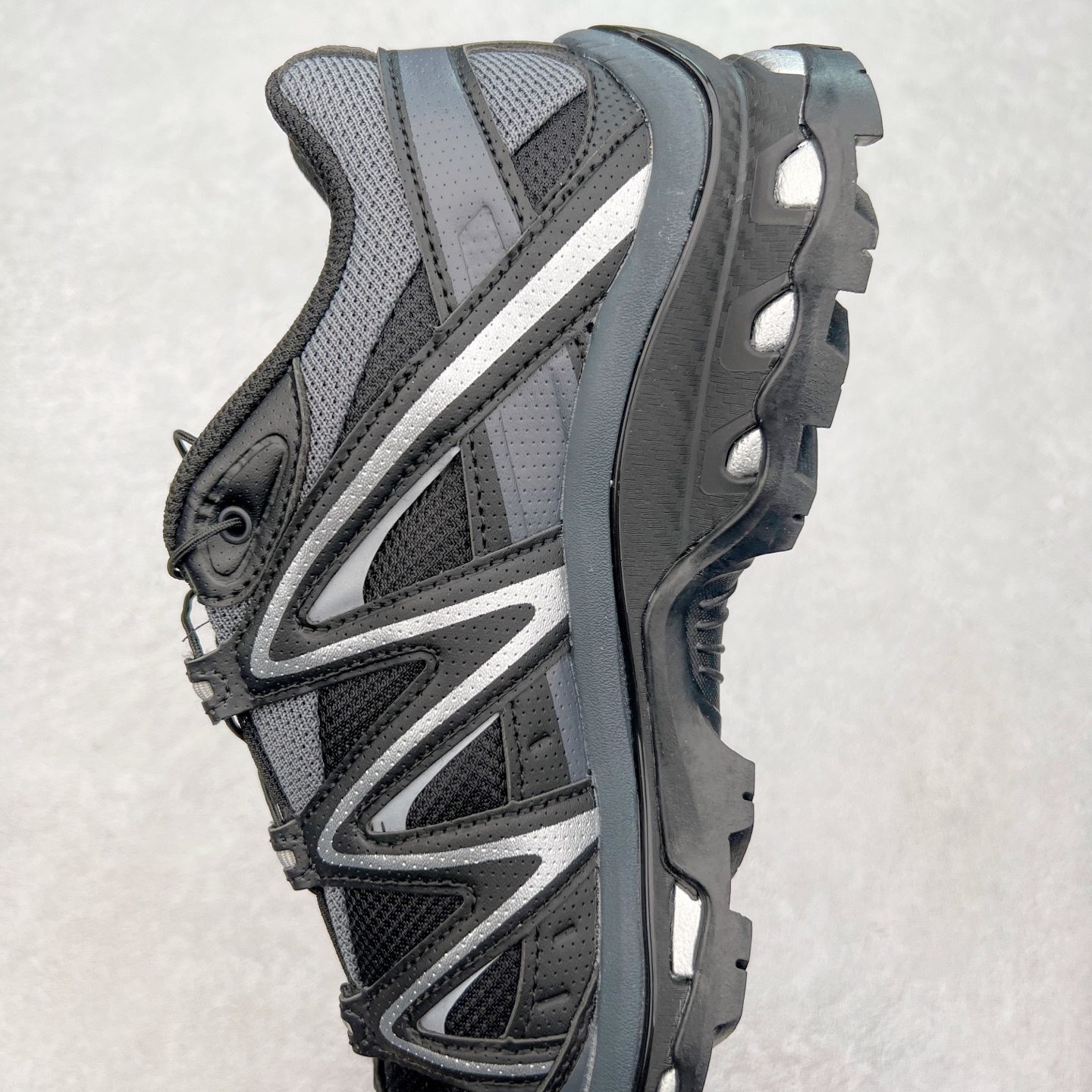 图片[7]-＃C版 Salomon XT-QUEST ADV 萨洛蒙潮流越野机能户外功能鞋 纯原外贸平台特供订单 耗时半年巨作 全套原纸板楦头开发 原厂特供网布配套加持 确保原汁原味 完美呈现版型 原档数据独家私模五层组合大底 男女鞋同步官方开发至46.5 原装Ortholite轻量化鞋垫 中底布带钢印编号 原厂TPU锁扣 进口港宝加持 后跟自然饱满 还原公司包裹性 基于 SALOMON 初代 XT 鞋身造型并搭载 4D ADVANCED CHASSIS™ 大底打造而成 为这款 XT-QUEST 带来了多项足部控制与保护等功能性 如在运动过程中控制左右晃动的过程而提高稳定性、改善长途越野过程中足中到足尖的过渡、提高感知岩石的精确度以抵抗尖锐物体对脚底的伤害以及采用动态缓冲来增强穿着舒适感 从而减轻疲劳感 使 XT-QUEST 成为一双舒适且安全的户外之履 尺码：36 36.5 37.5 38 38.5 39 40 40.5 41 42 42.5 43 44 44.5 45 46 46.5-选品中心