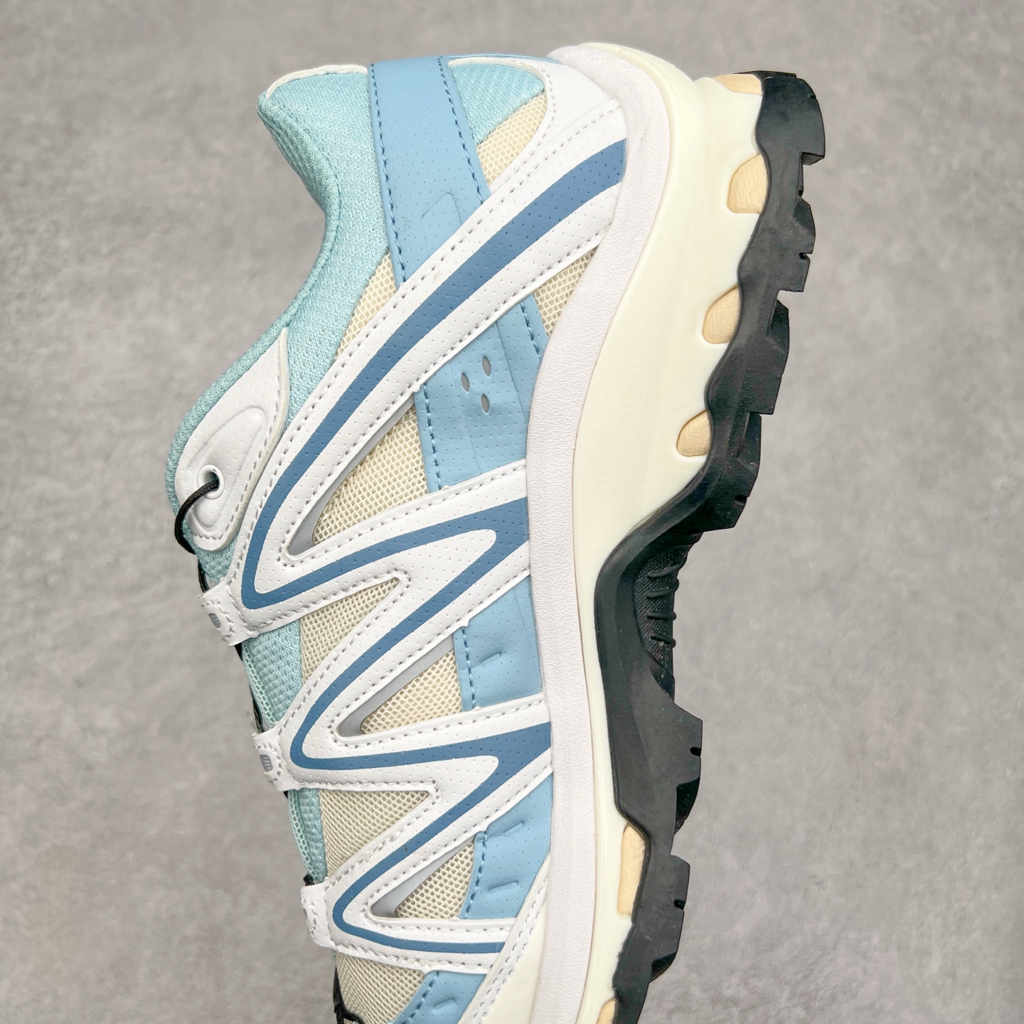 图片[7]-＃C版 Salomon XT-QUEST ADV 萨洛蒙潮流越野机能户外功能鞋 纯原外贸平台特供订单 耗时半年巨作 全套原纸板楦头开发 原厂特供网布配套加持 确保原汁原味 完美呈现版型 原档数据独家私模五层组合大底 男女鞋同步官方开发至46.5 原装Ortholite轻量化鞋垫 中底布带钢印编号 原厂TPU锁扣 进口港宝加持 后跟自然饱满 还原公司包裹性 基于 SALOMON 初代 XT 鞋身造型并搭载 4D ADVANCED CHASSIS™ 大底打造而成 为这款 XT-QUEST 带来了多项足部控制与保护等功能性 如在运动过程中控制左右晃动的过程而提高稳定性、改善长途越野过程中足中到足尖的过渡、提高感知岩石的精确度以抵抗尖锐物体对脚底的伤害以及采用动态缓冲来增强穿着舒适感 从而减轻疲劳感 使 XT-QUEST 成为一双舒适且安全的户外之履 尺码：36 36.5 37.5 38 38.5 39 40 40.5 41 42 42.5 43 44 44.5 45 46 46.5-选品中心