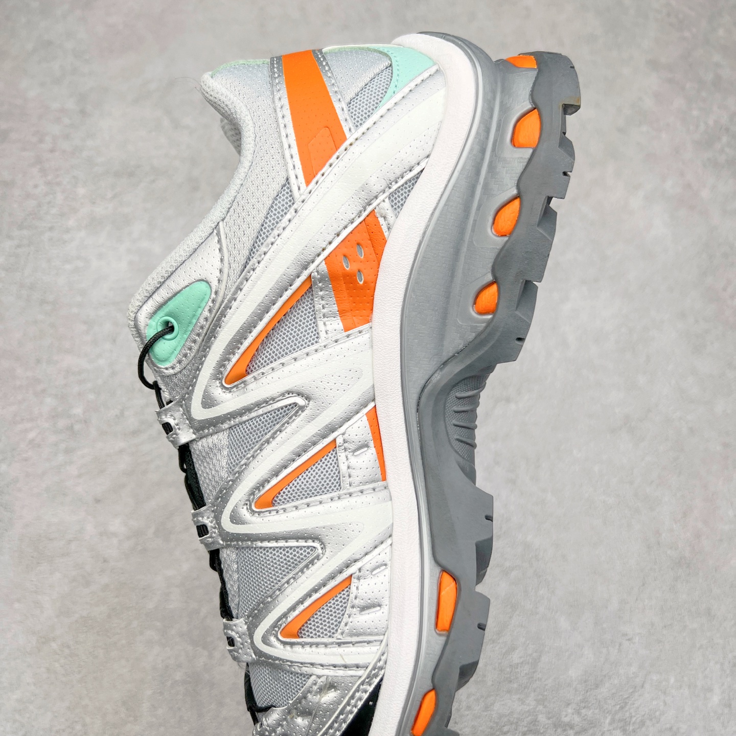 图片[7]-＃C版 Salomon XT-QUEST ADV 萨洛蒙潮流越野机能户外功能鞋 纯原外贸平台特供订单 耗时半年巨作 全套原纸板楦头开发 原厂特供网布配套加持 确保原汁原味 完美呈现版型 原档数据独家私模五层组合大底 男女鞋同步官方开发至46.5 原装Ortholite轻量化鞋垫 中底布带钢印编号 原厂TPU锁扣 进口港宝加持 后跟自然饱满 还原公司包裹性 基于 SALOMON 初代 XT 鞋身造型并搭载 4D ADVANCED CHASSIS™ 大底打造而成 为这款 XT-QUEST 带来了多项足部控制与保护等功能性 如在运动过程中控制左右晃动的过程而提高稳定性、改善长途越野过程中足中到足尖的过渡、提高感知岩石的精确度以抵抗尖锐物体对脚底的伤害以及采用动态缓冲来增强穿着舒适感 从而减轻疲劳感 使 XT-QUEST 成为一双舒适且安全的户外之履 尺码：36 36.5 37.5 38 38.5 39 40 40.5 41 42 42.5 43 44 44.5 45 46 46.5-选品中心