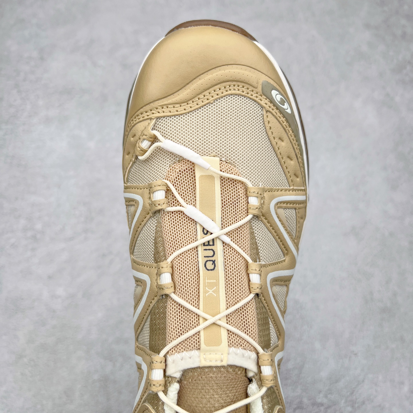 图片[4]-＃C版 Salomon XT-QUEST ADV 萨洛蒙潮流越野机能户外功能鞋 纯原外贸平台特供订单 耗时半年巨作 全套原纸板楦头开发 原厂特供网布配套加持 确保原汁原味 完美呈现版型 原档数据独家私模五层组合大底 男女鞋同步官方开发至46.5 原装Ortholite轻量化鞋垫 中底布带钢印编号 原厂TPU锁扣 进口港宝加持 后跟自然饱满 还原公司包裹性 基于 SALOMON 初代 XT 鞋身造型并搭载 4D ADVANCED CHASSIS™ 大底打造而成 为这款 XT-QUEST 带来了多项足部控制与保护等功能性 如在运动过程中控制左右晃动的过程而提高稳定性、改善长途越野过程中足中到足尖的过渡、提高感知岩石的精确度以抵抗尖锐物体对脚底的伤害以及采用动态缓冲来增强穿着舒适感 从而减轻疲劳感 使 XT-QUEST 成为一双舒适且安全的户外之履 尺码：36 36.5 37.5 38 38.5 39 40 40.5 41 42 42.5 43 44 44.5 45 46 46.5-选品中心