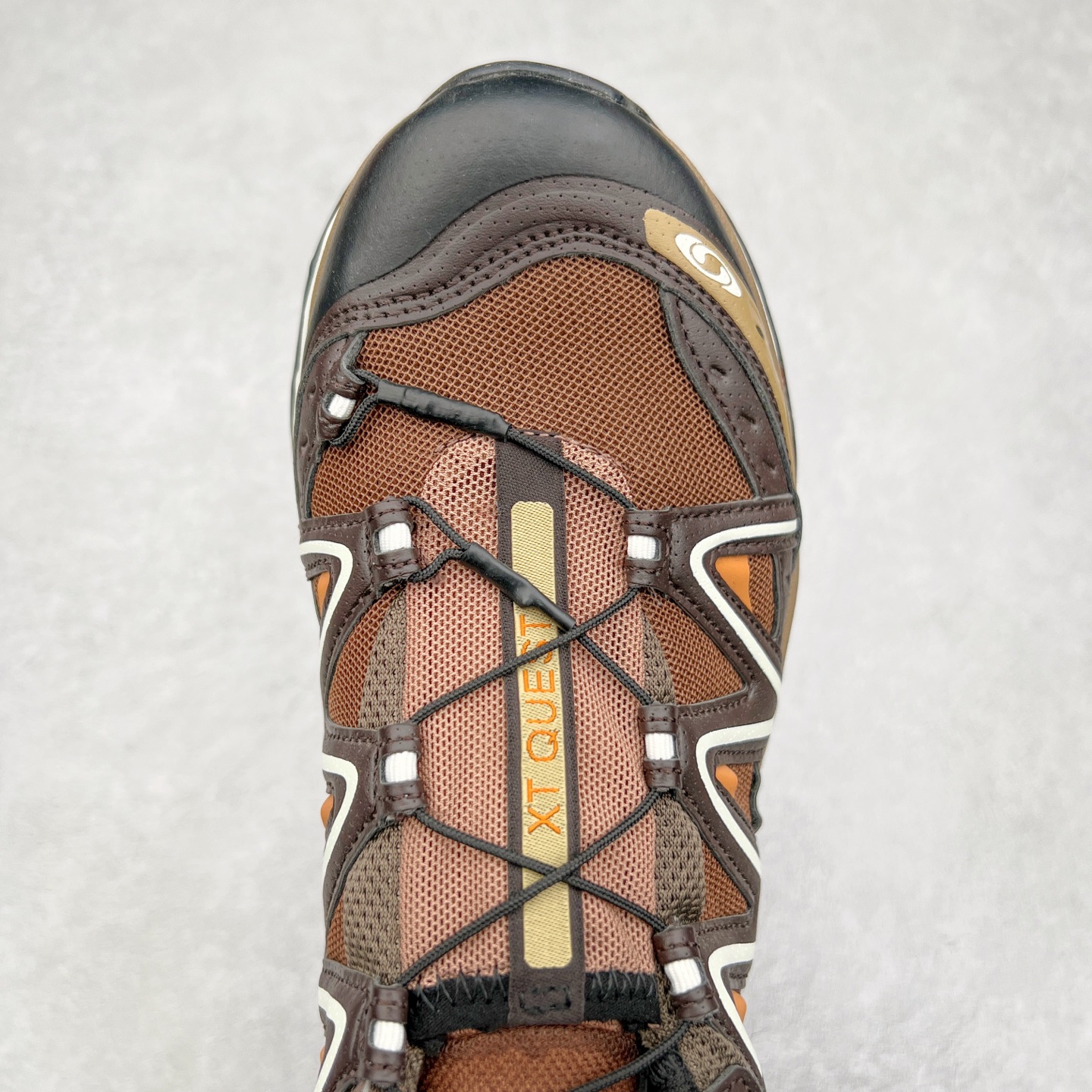 图片[4]-＃C版 Salomon XT-QUEST ADV 萨洛蒙潮流越野机能户外功能鞋 纯原外贸平台特供订单 耗时半年巨作 全套原纸板楦头开发 原厂特供网布配套加持 确保原汁原味 完美呈现版型 原档数据独家私模五层组合大底 男女鞋同步官方开发至46.5 原装Ortholite轻量化鞋垫 中底布带钢印编号 原厂TPU锁扣 进口港宝加持 后跟自然饱满 还原公司包裹性 基于 SALOMON 初代 XT 鞋身造型并搭载 4D ADVANCED CHASSIS™ 大底打造而成 为这款 XT-QUEST 带来了多项足部控制与保护等功能性 如在运动过程中控制左右晃动的过程而提高稳定性、改善长途越野过程中足中到足尖的过渡、提高感知岩石的精确度以抵抗尖锐物体对脚底的伤害以及采用动态缓冲来增强穿着舒适感 从而减轻疲劳感 使 XT-QUEST 成为一双舒适且安全的户外之履 尺码：36 36.5 37.5 38 38.5 39 40 40.5 41 42 42.5 43 44 44.5 45 46 46.5-选品中心