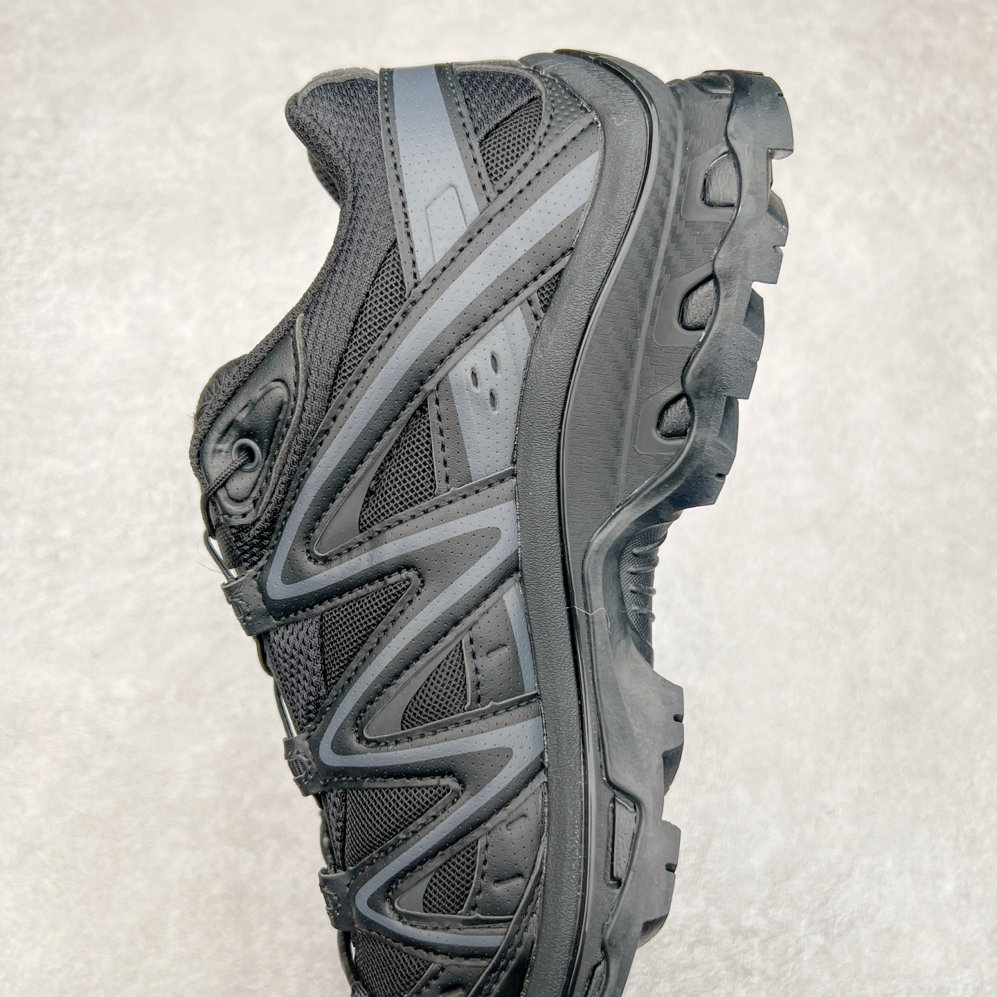 图片[7]-＃C版 Salomon XT-QUEST ADV 萨洛蒙潮流越野机能户外功能鞋 纯原外贸平台特供订单 耗时半年巨作 全套原纸板楦头开发 原厂特供网布配套加持 确保原汁原味 完美呈现版型 原档数据独家私模五层组合大底 男女鞋同步官方开发至46.5 原装Ortholite轻量化鞋垫 中底布带钢印编号 原厂TPU锁扣 进口港宝加持 后跟自然饱满 还原公司包裹性 基于 SALOMON 初代 XT 鞋身造型并搭载 4D ADVANCED CHASSIS™ 大底打造而成 为这款 XT-QUEST 带来了多项足部控制与保护等功能性 如在运动过程中控制左右晃动的过程而提高稳定性、改善长途越野过程中足中到足尖的过渡、提高感知岩石的精确度以抵抗尖锐物体对脚底的伤害以及采用动态缓冲来增强穿着舒适感 从而减轻疲劳感 使 XT-QUEST 成为一双舒适且安全的户外之履 尺码：36 36.5 37.5 38 38.5 39 40 40.5 41 42 42.5 43 44 44.5 45 46 46.5-选品中心