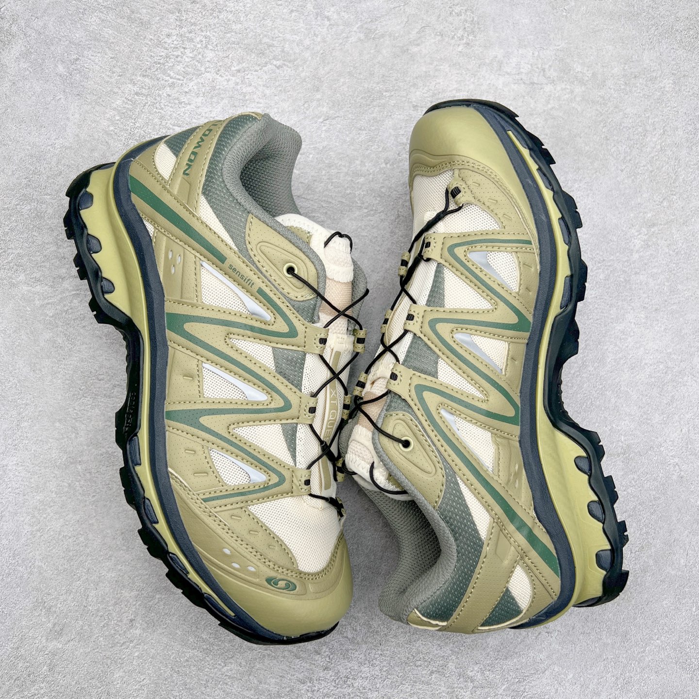 图片[3]-＃C版 Salomon XT-QUEST ADV 萨洛蒙潮流越野机能户外功能鞋 纯原外贸平台特供订单 耗时半年巨作 全套原纸板楦头开发 原厂特供网布配套加持 确保原汁原味 完美呈现版型 原档数据独家私模五层组合大底 男女鞋同步官方开发至46.5 原装Ortholite轻量化鞋垫 中底布带钢印编号 原厂TPU锁扣 进口港宝加持 后跟自然饱满 还原公司包裹性 基于 SALOMON 初代 XT 鞋身造型并搭载 4D ADVANCED CHASSIS™ 大底打造而成 为这款 XT-QUEST 带来了多项足部控制与保护等功能性 如在运动过程中控制左右晃动的过程而提高稳定性、改善长途越野过程中足中到足尖的过渡、提高感知岩石的精确度以抵抗尖锐物体对脚底的伤害以及采用动态缓冲来增强穿着舒适感 从而减轻疲劳感 使 XT-QUEST 成为一双舒适且安全的户外之履 尺码：36 36.5 37.5 38 38.5 39 40 40.5 41 42 42.5 43 44 44.5 45 46 46.5-选品中心