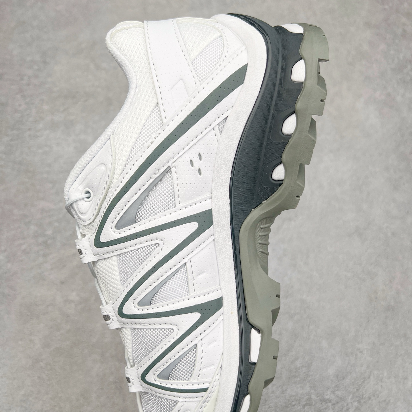 图片[7]-＃C版 Salomon XT-QUEST ADV 萨洛蒙潮流越野机能户外功能鞋 纯原外贸平台特供订单 耗时半年巨作 全套原纸板楦头开发 原厂特供网布配套加持 确保原汁原味 完美呈现版型 原档数据独家私模五层组合大底 男女鞋同步官方开发至46.5 原装Ortholite轻量化鞋垫 中底布带钢印编号 原厂TPU锁扣 进口港宝加持 后跟自然饱满 还原公司包裹性 基于 SALOMON 初代 XT 鞋身造型并搭载 4D ADVANCED CHASSIS™ 大底打造而成 为这款 XT-QUEST 带来了多项足部控制与保护等功能性 如在运动过程中控制左右晃动的过程而提高稳定性、改善长途越野过程中足中到足尖的过渡、提高感知岩石的精确度以抵抗尖锐物体对脚底的伤害以及采用动态缓冲来增强穿着舒适感 从而减轻疲劳感 使 XT-QUEST 成为一双舒适且安全的户外之履 尺码：36 36.5 37.5 38 38.5 39 40 40.5 41 42 42.5 43 44 44.5 45 46 46.5-选品中心