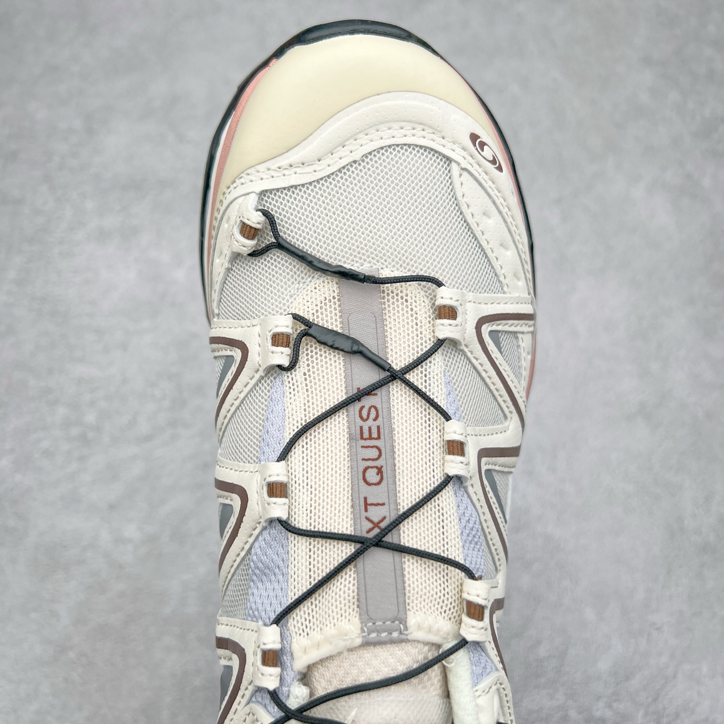 图片[4]-＃C版 Salomon XT-QUEST ADV 萨洛蒙潮流越野机能户外功能鞋 纯原外贸平台特供订单 耗时半年巨作 全套原纸板楦头开发 原厂特供网布配套加持 确保原汁原味 完美呈现版型 原档数据独家私模五层组合大底 男女鞋同步官方开发至46.5 原装Ortholite轻量化鞋垫 中底布带钢印编号 原厂TPU锁扣 进口港宝加持 后跟自然饱满 还原公司包裹性 基于 SALOMON 初代 XT 鞋身造型并搭载 4D ADVANCED CHASSIS™ 大底打造而成 为这款 XT-QUEST 带来了多项足部控制与保护等功能性 如在运动过程中控制左右晃动的过程而提高稳定性、改善长途越野过程中足中到足尖的过渡、提高感知岩石的精确度以抵抗尖锐物体对脚底的伤害以及采用动态缓冲来增强穿着舒适感 从而减轻疲劳感 使 XT-QUEST 成为一双舒适且安全的户外之履 尺码：36 36.5 37.5 38 38.5 39 40 40.5 41 42 42.5 43 44 44.5 45 46 46.5-选品中心